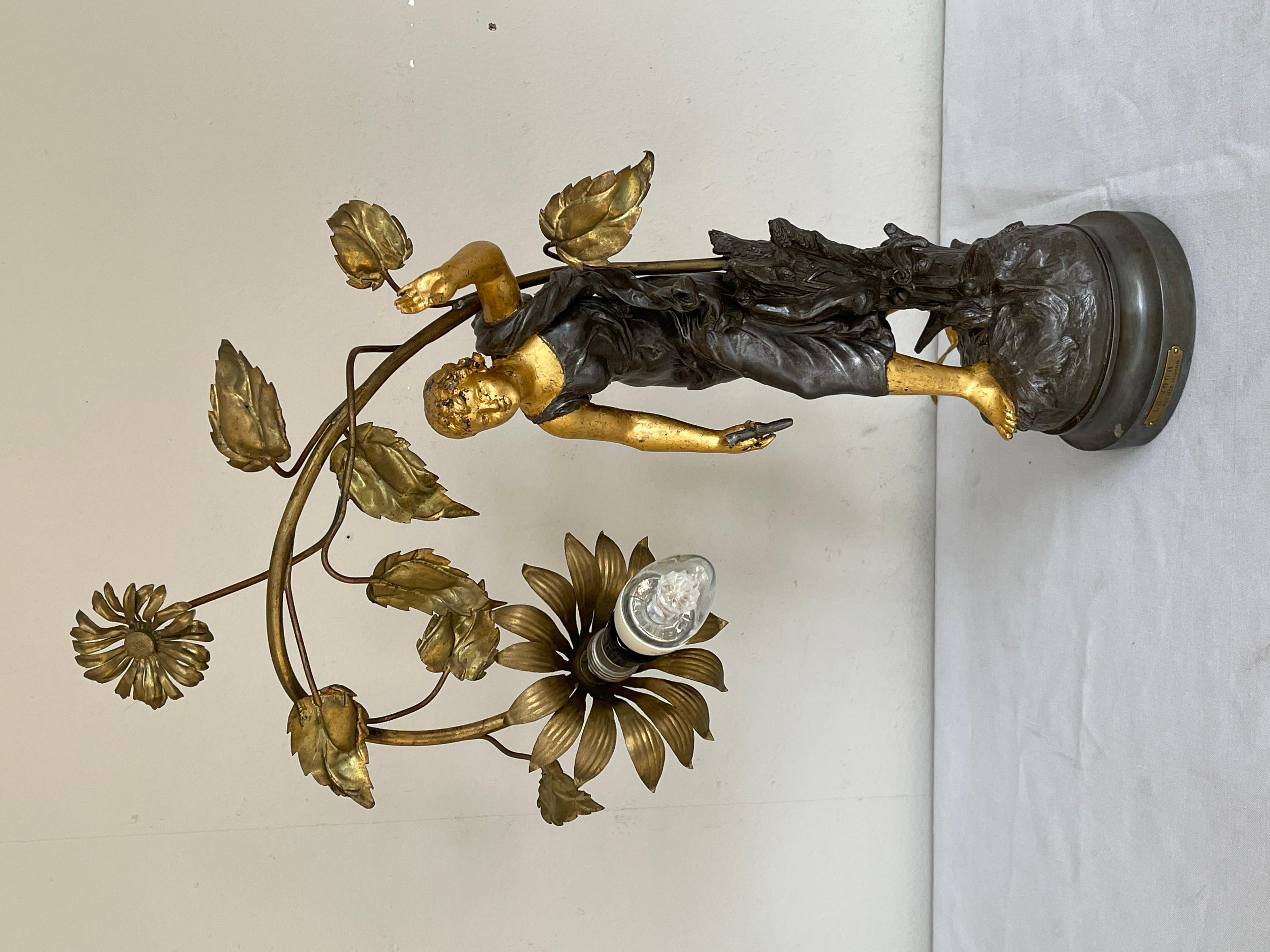 Bellisima lampada da tavolo raffigurante una donna con fiori anni '40 italian en vente 1