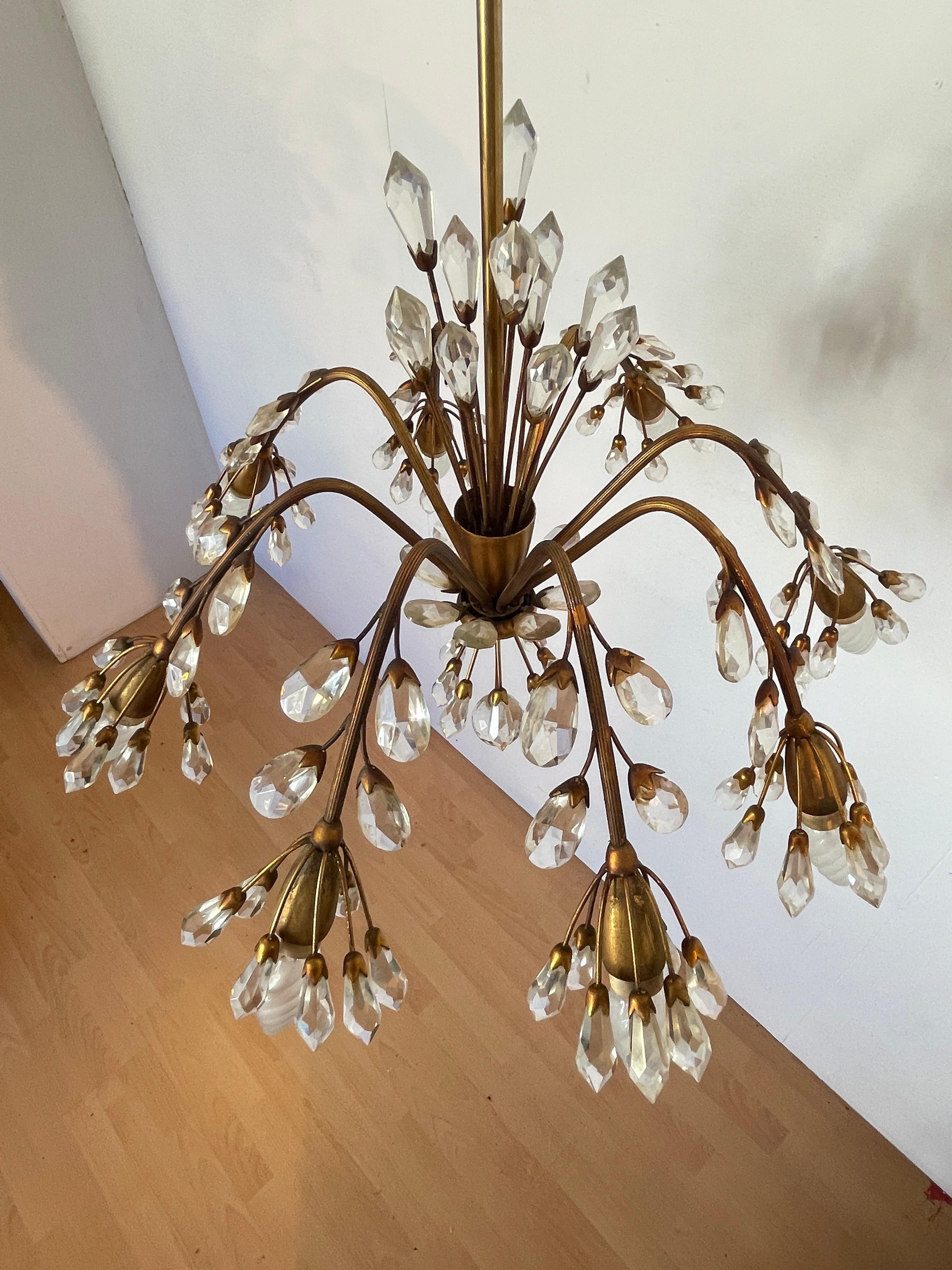 Bellisimo lampadario vintage in ottone e gocce di vetro anni '50 italian 20th Century en venta