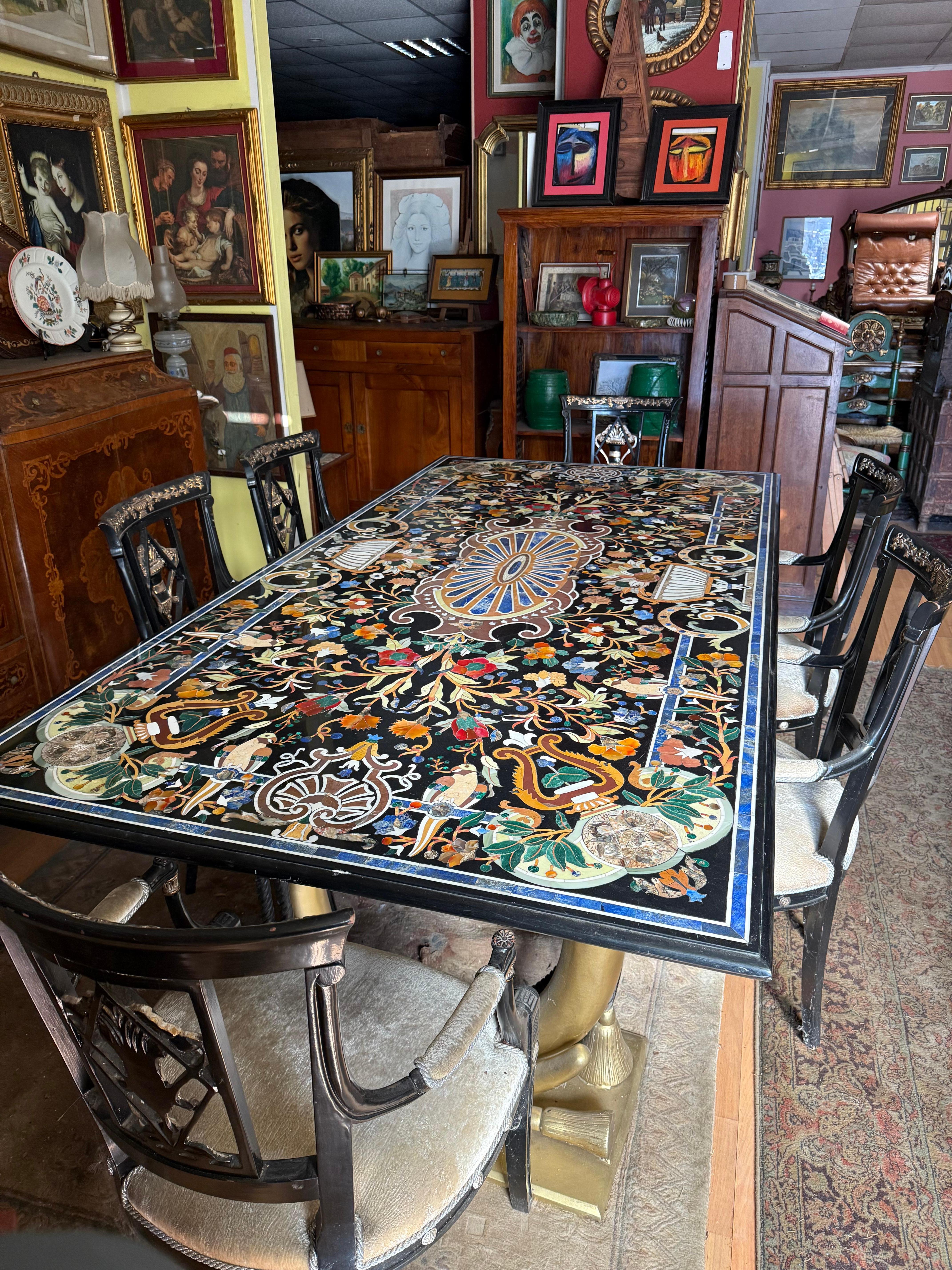 Altro Bellisimo set Tavolo da pranzo settecento con intarsi in marmo stile firenze  XX in vendita