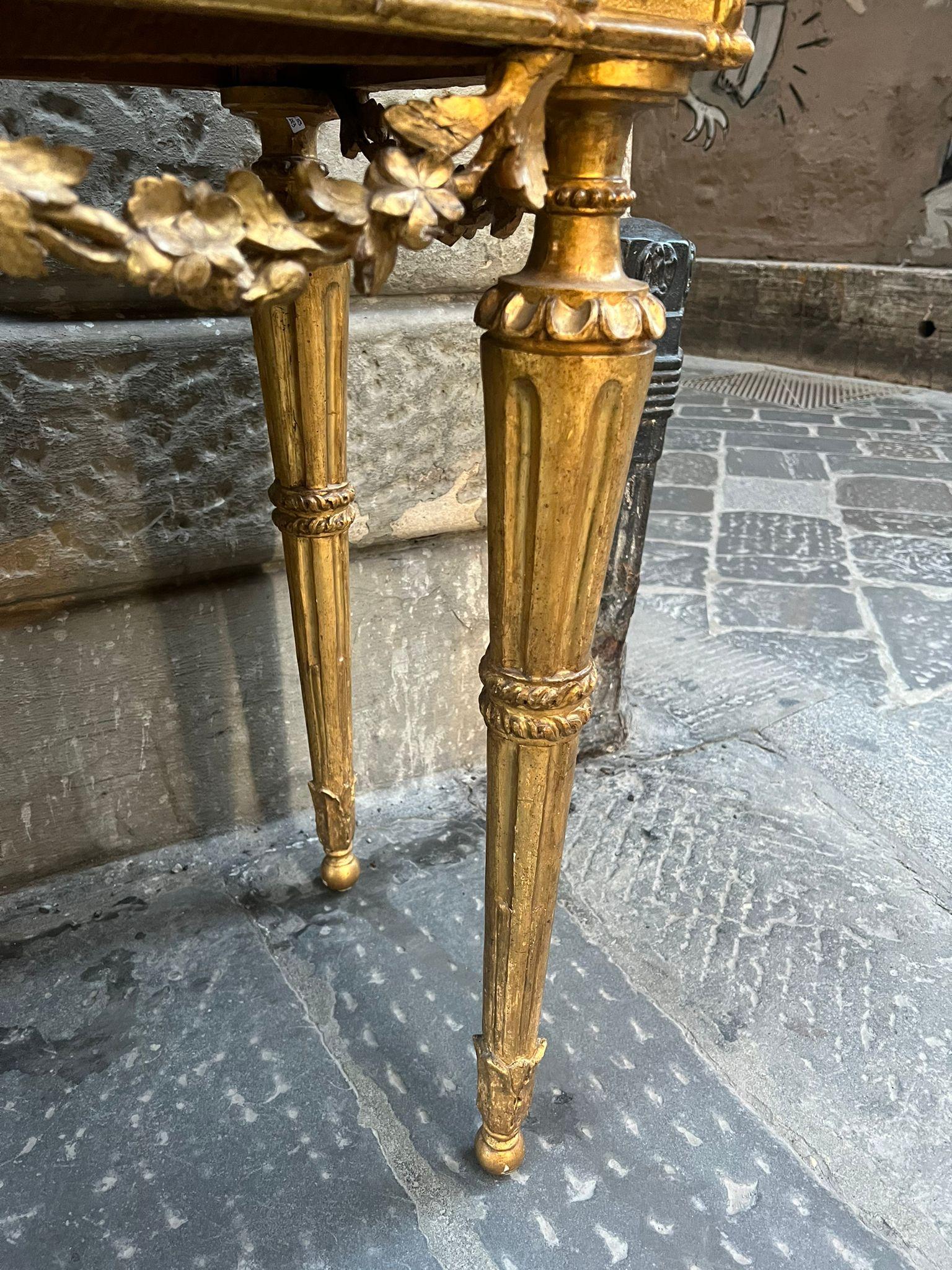 18th Century and Earlier Bellissima consolle in legno dorata ed intagliata XVIII secolo 