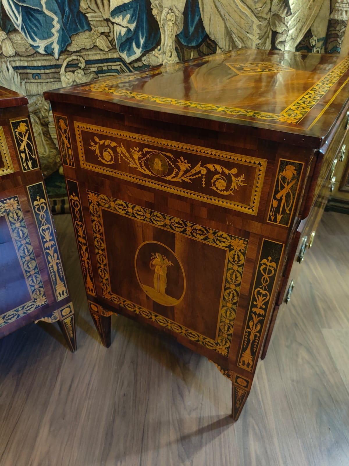 Inlay Beautiful pair of Louis XVI chests of drawers For Sale