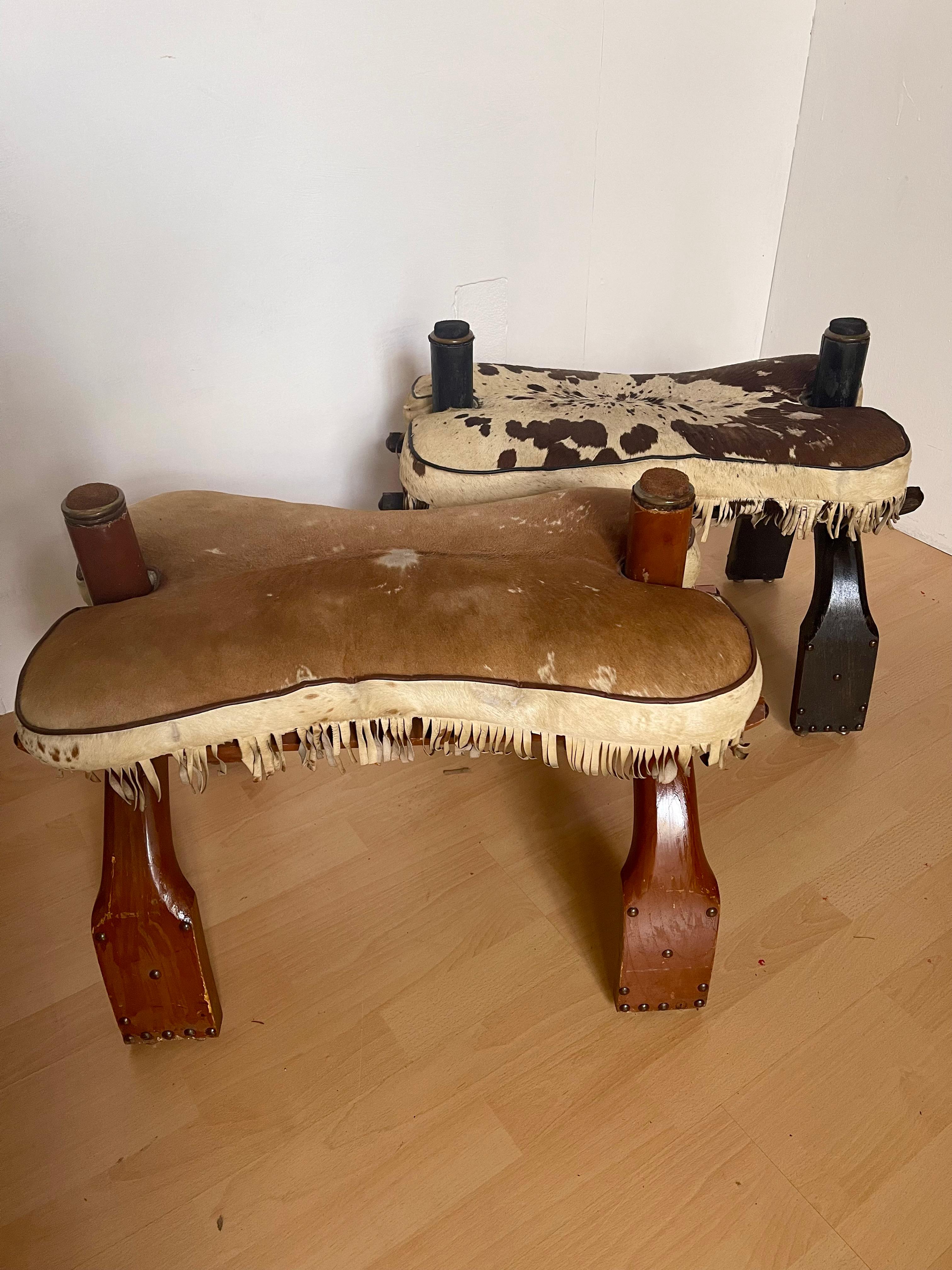 20th Century Bellissima coppia di sgabelli italiani in pelle naturale degli anni '40 in vendita