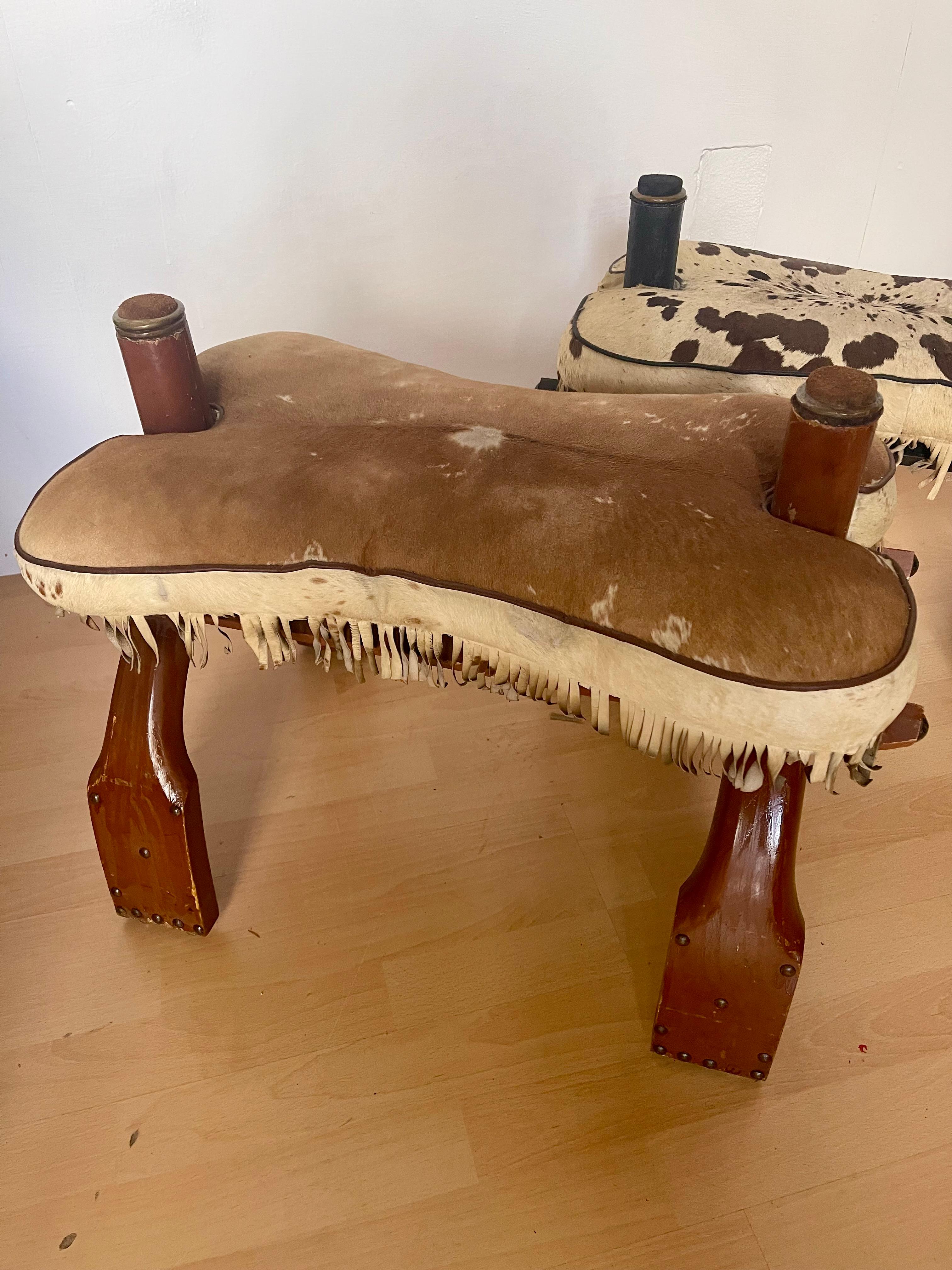 Pelle Bellissima coppia di sgabelli italiani in pelle naturale degli anni '40 in vendita