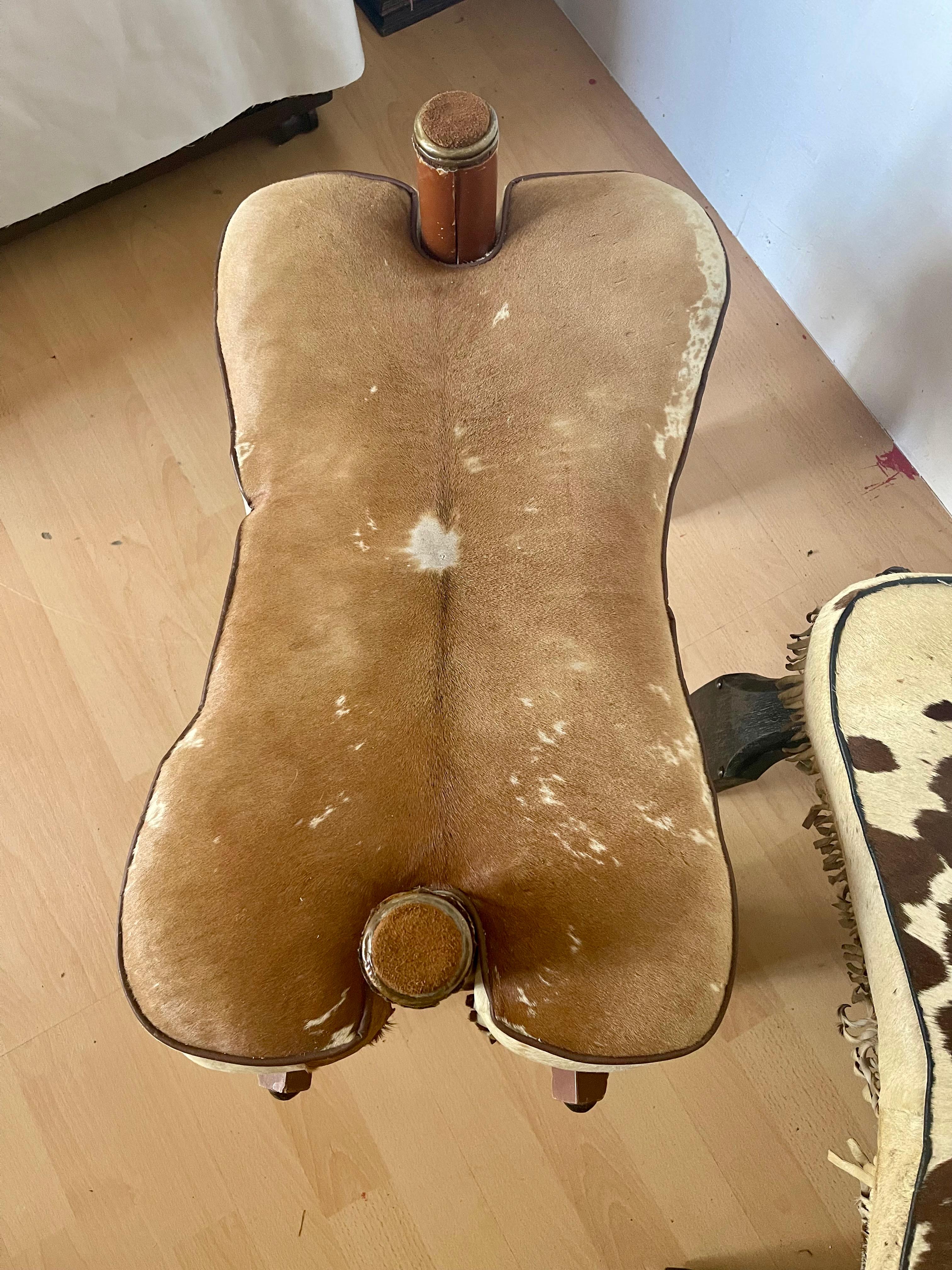 Bellissima coppia di sgabelli italiani in pelle naturale degli anni '40 in vendita 2