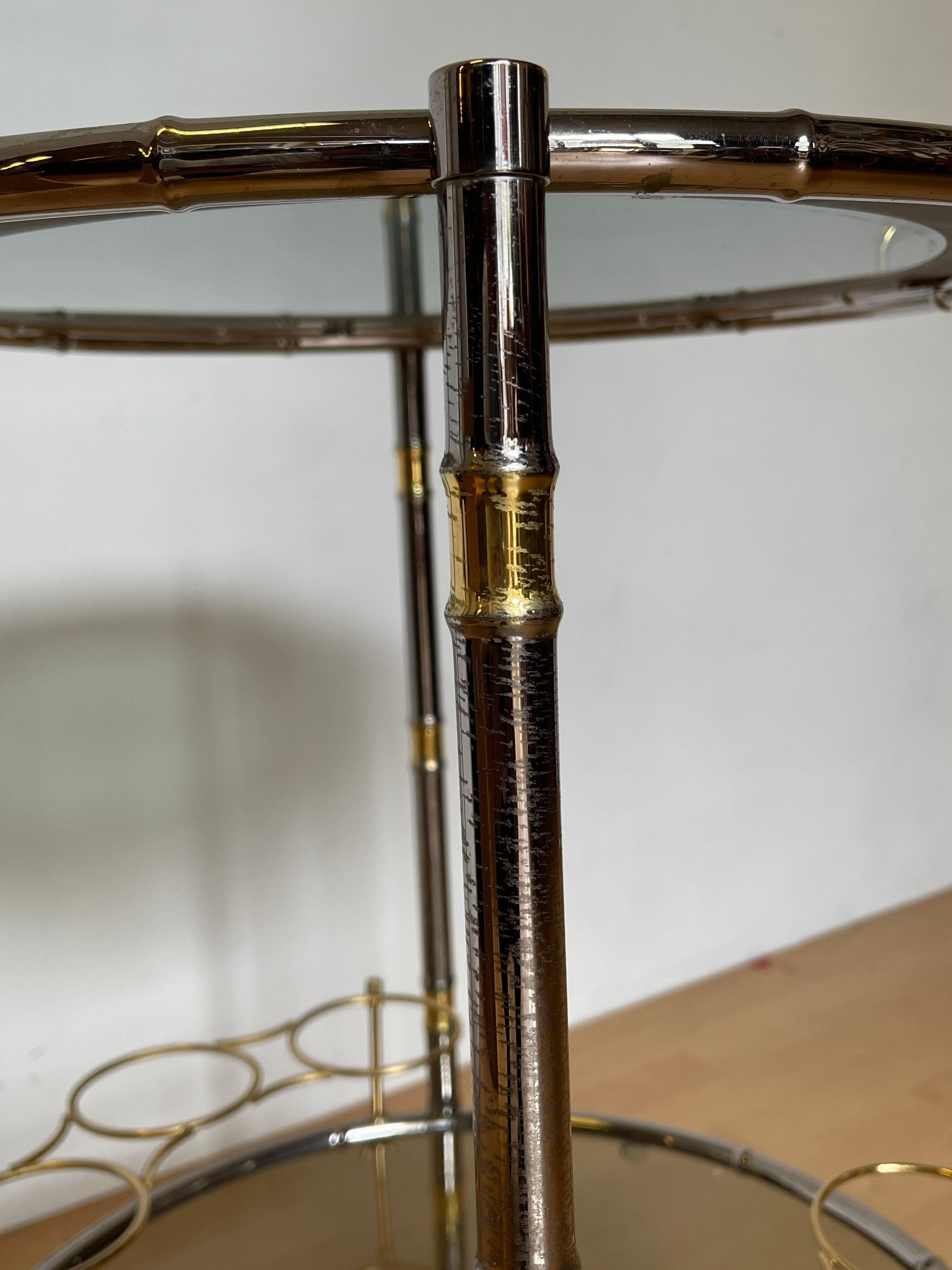 Magnifique chariot de bar en métal argenté et verre avec détails dorés, 20e siècle en vente 5