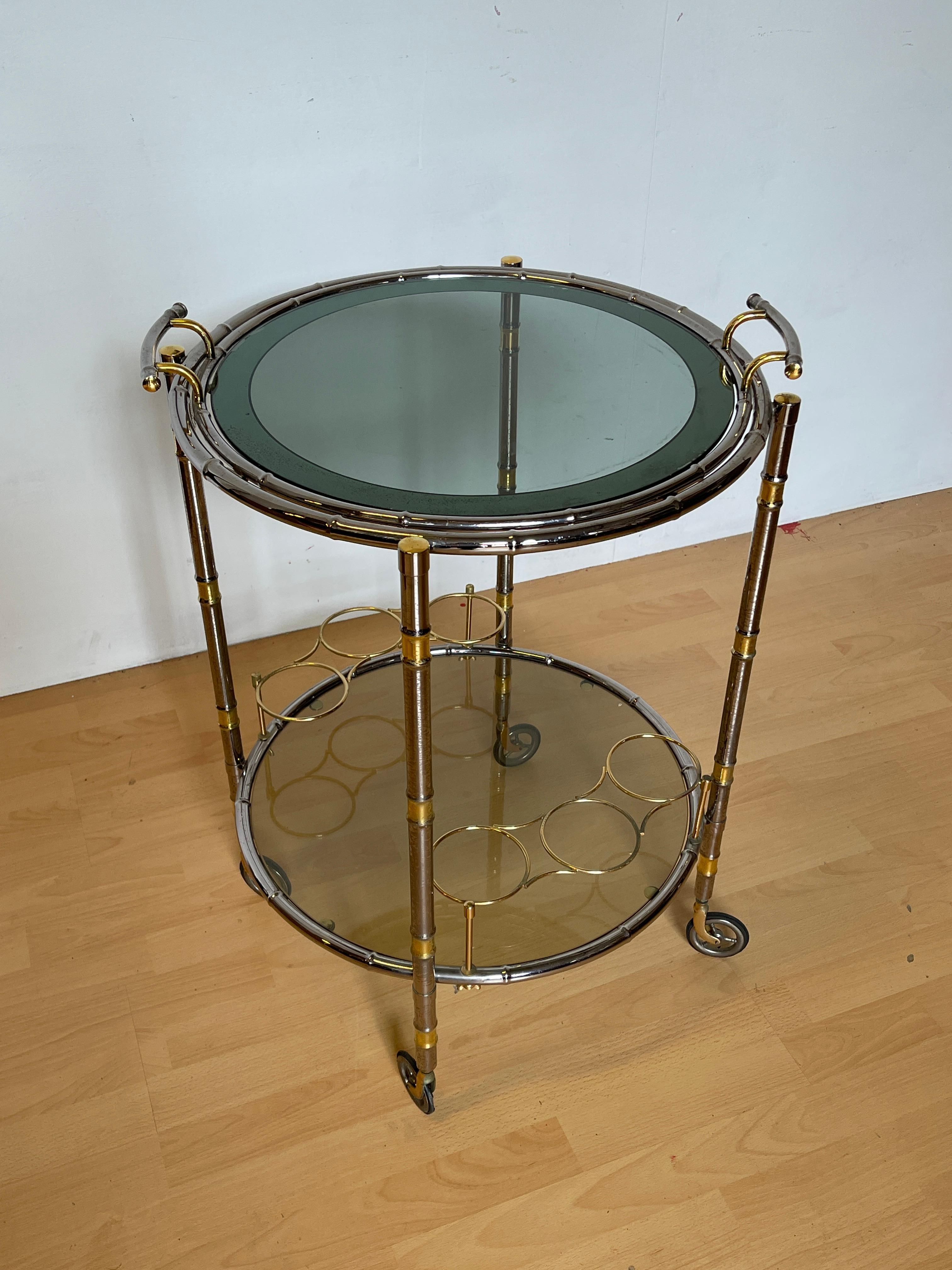 Magnifique chariot de bar en métal argenté et verre avec détails dorés, 20e siècle en vente 1