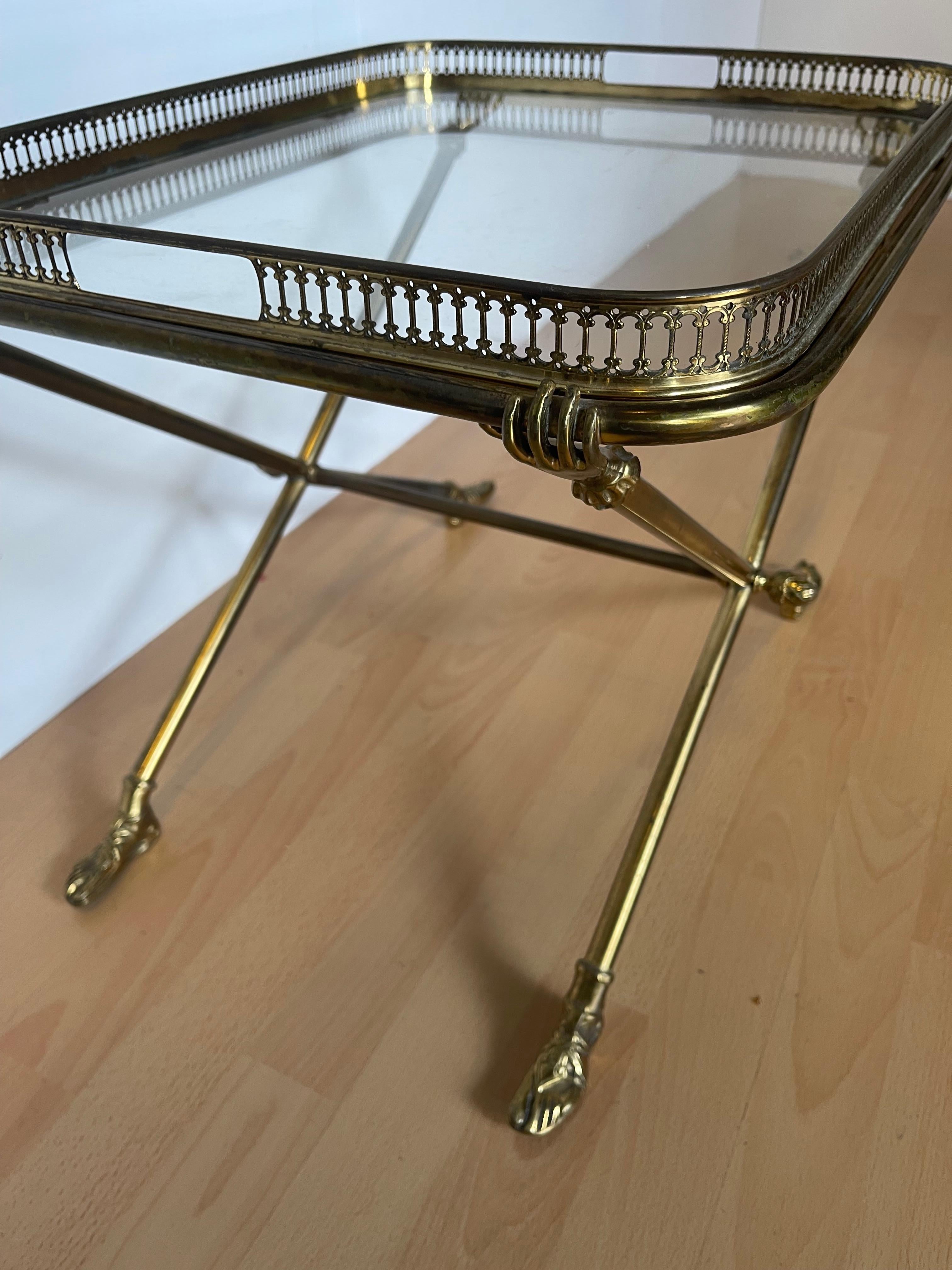 Laiton Magnifique table basse vintage en laiton, design des années 1970 en vente