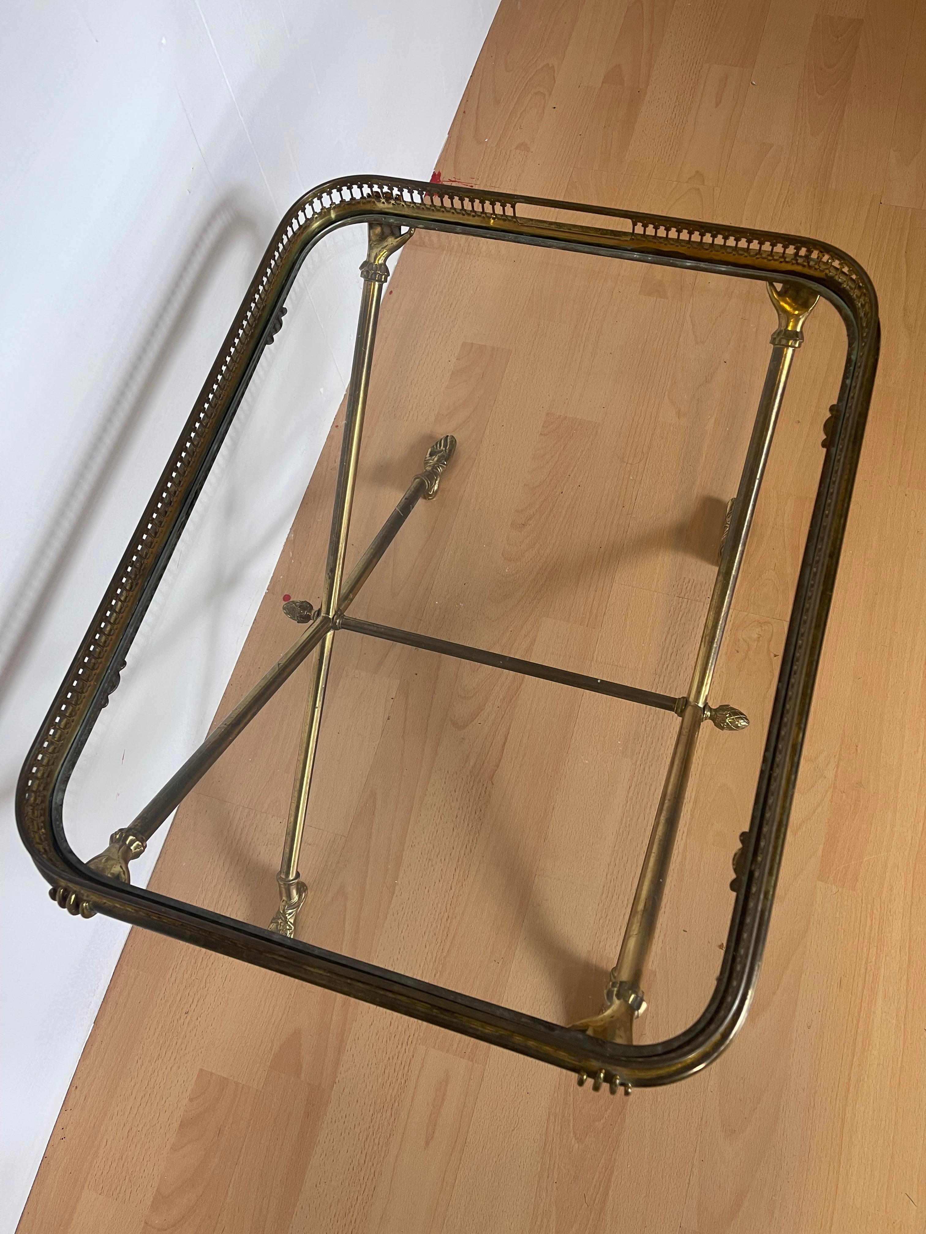 Magnifique table basse vintage en laiton, design des années 1970 en vente 2