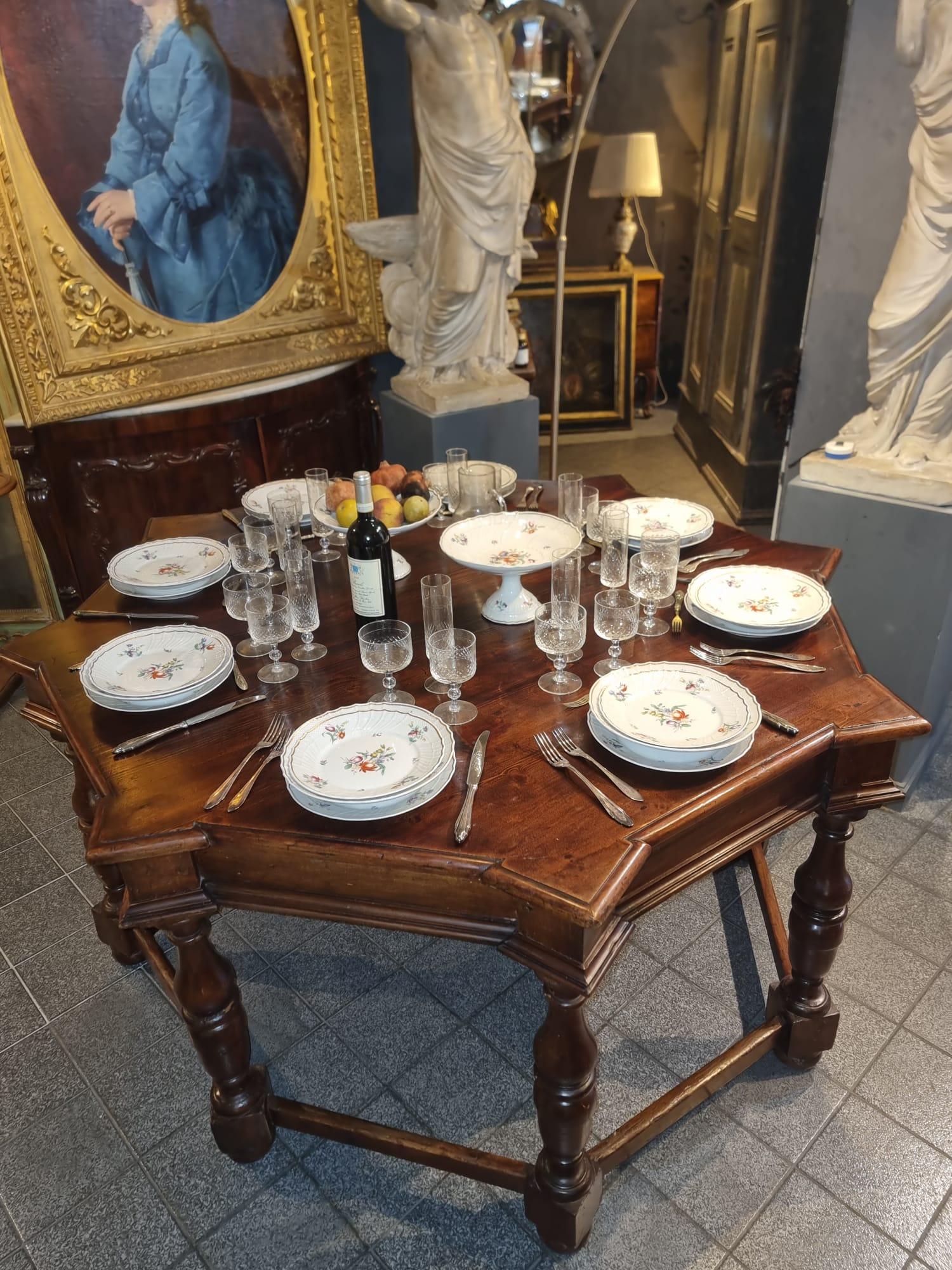 Tavolo ottagonale XVII secolo For Sale 5
