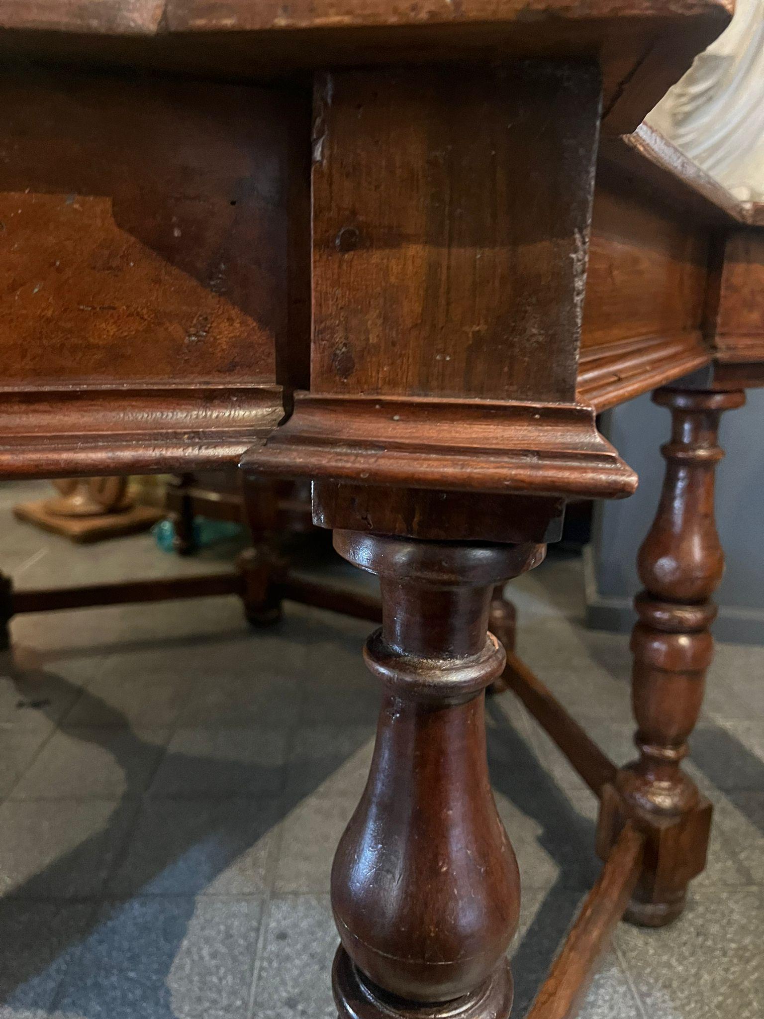 Tavolo ottagonale XVII secolo For Sale 1