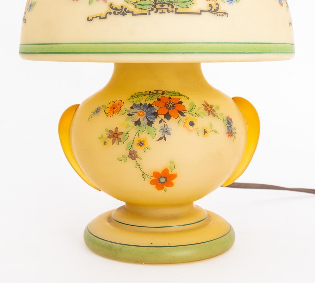 Lampe de boudoir en verre de Bellova (Tchécoslovaquie) avec motif floral imprimé, apparemment sans marque. 9.5