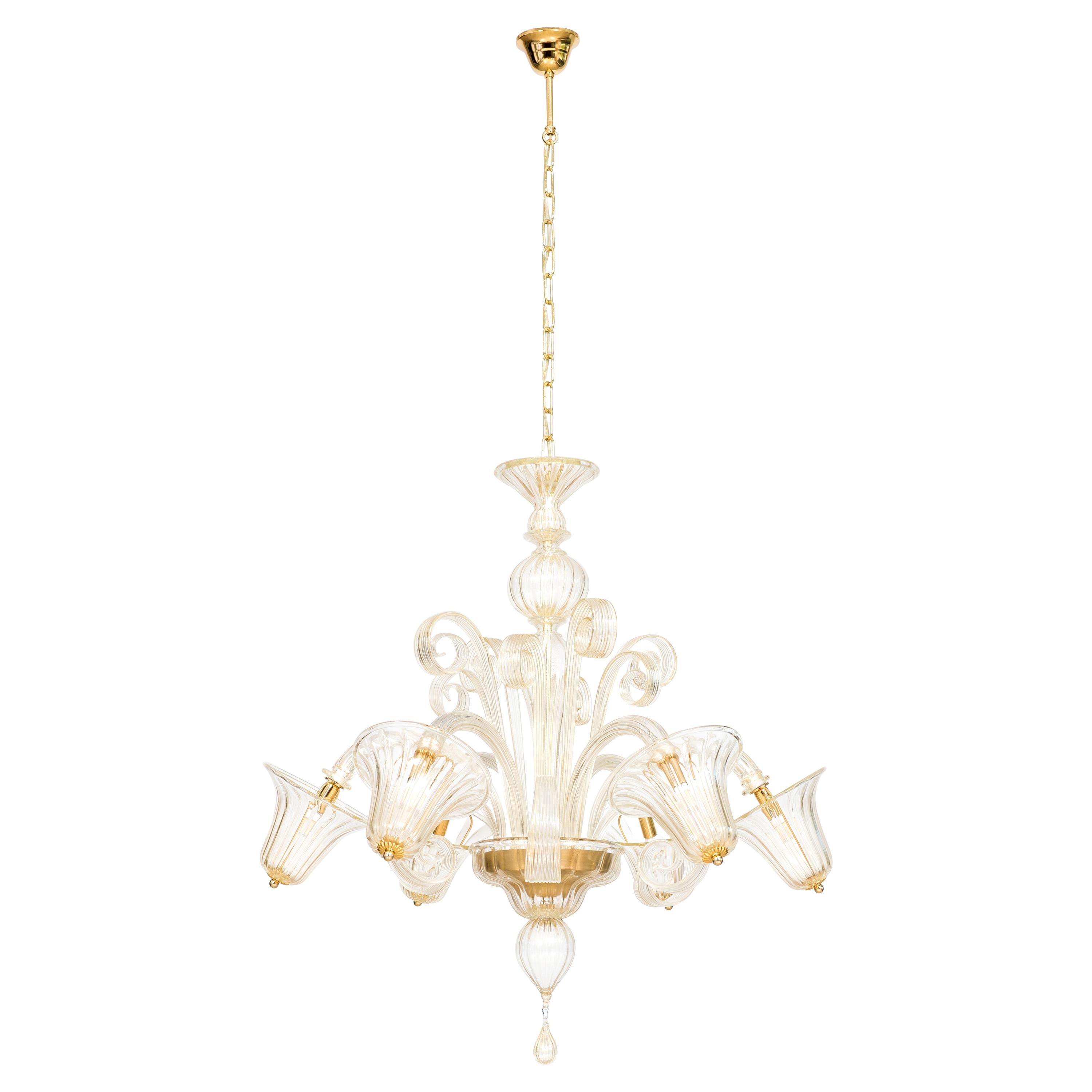 Glocken und Pastorals Kronleuchter geblasen Murano-Glas Gold Farbe zeitgenössischen, Italien.
Dieser außergewöhnliche venezianische Kronleuchter ist eine Hommage an Schönheit und Eleganz. Die zentrale Halterung trägt sechs gebogene Arme mit ihren
