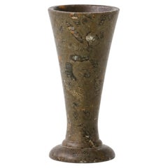 Bellum Vasen von Birgitte Due Madsen, Búcaro 2, Exklusive Jurassic Fossil Stone