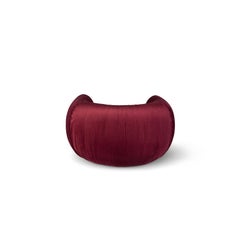 Fauteuil ventral moderne en velours rouge et pied en laiton poli