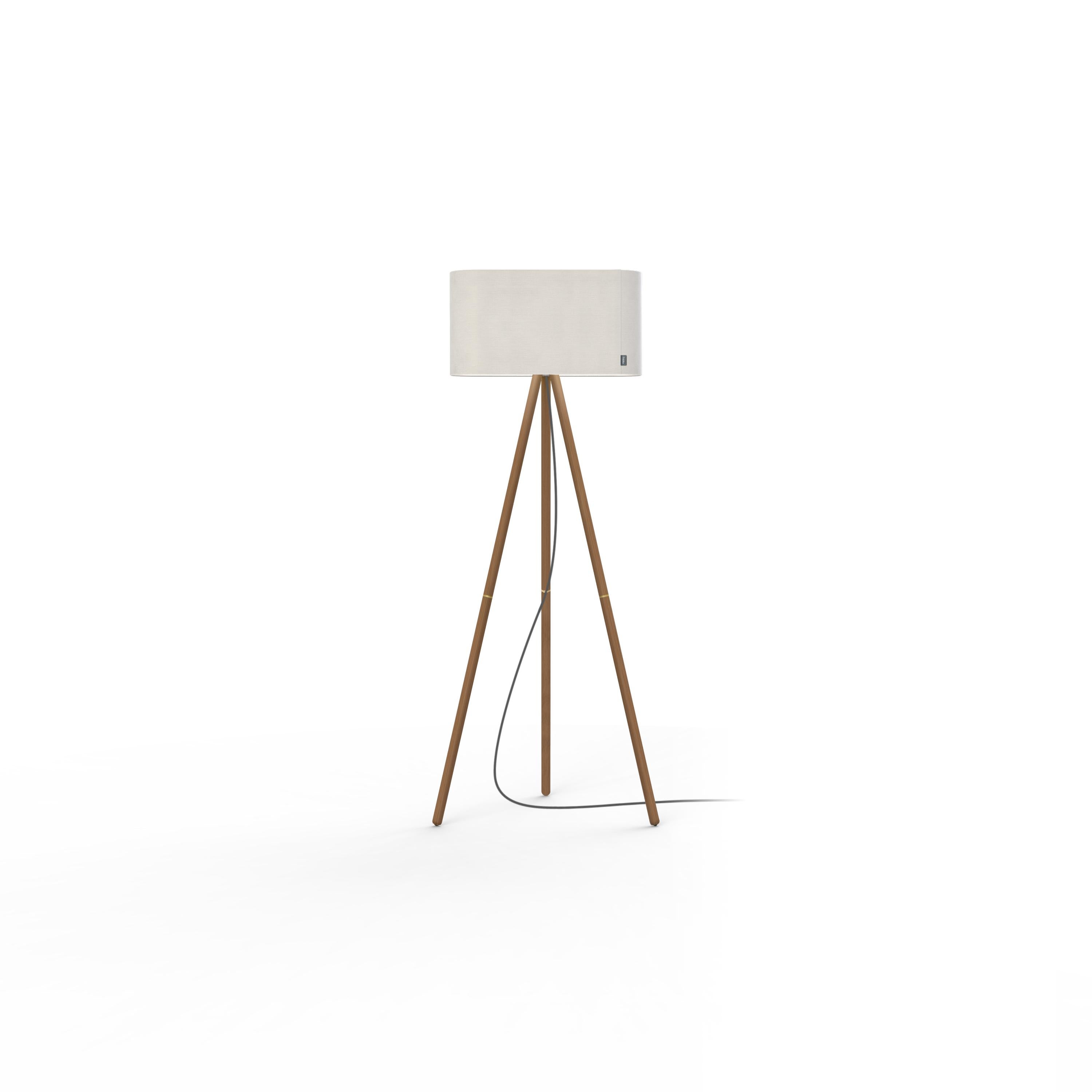Lampada da terra Belmont in bianco con gambe in noce di Pablo Designs