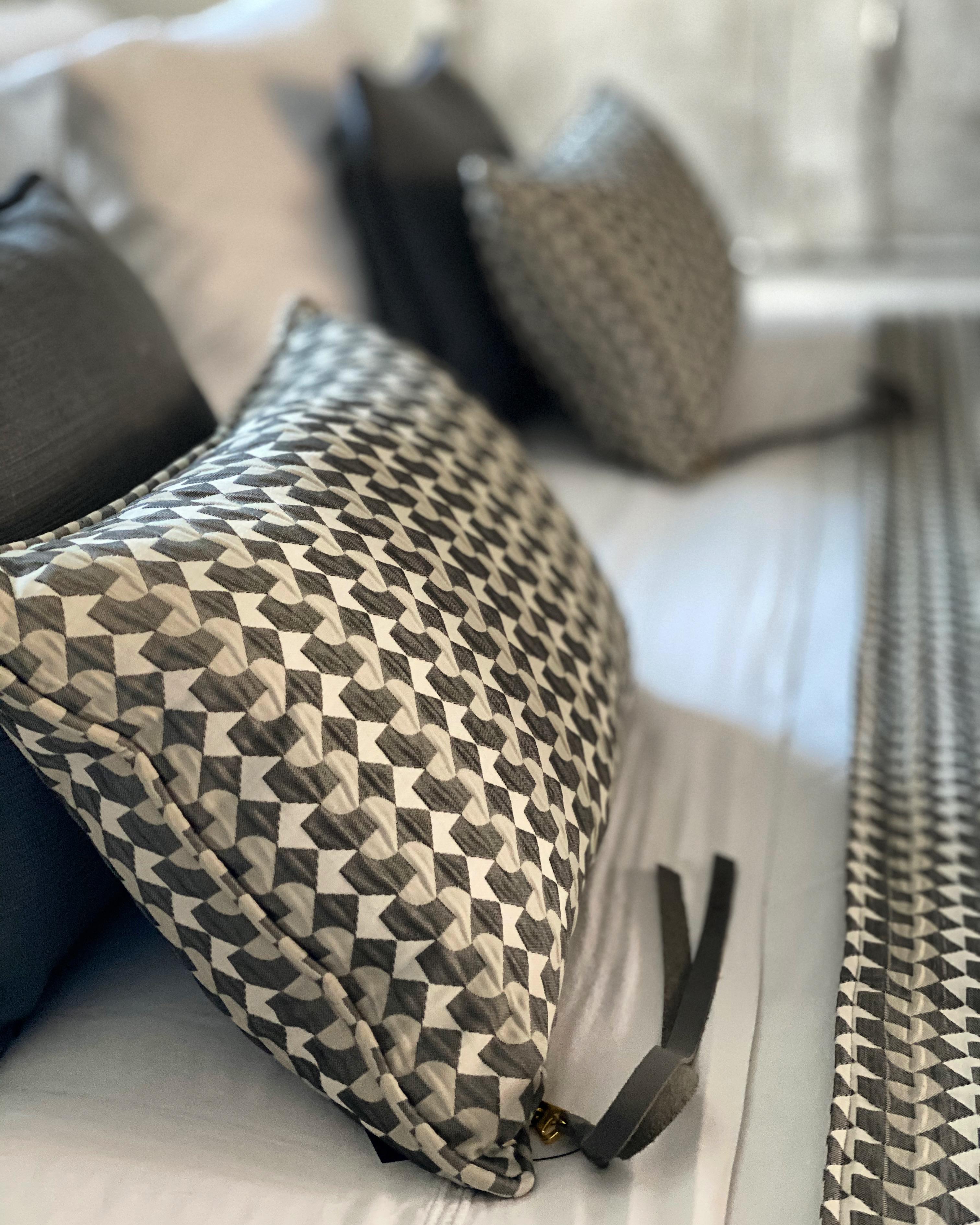 Modern Belo II Pattern Cushion Curvature Collection Inspired by Brazilian Architecture