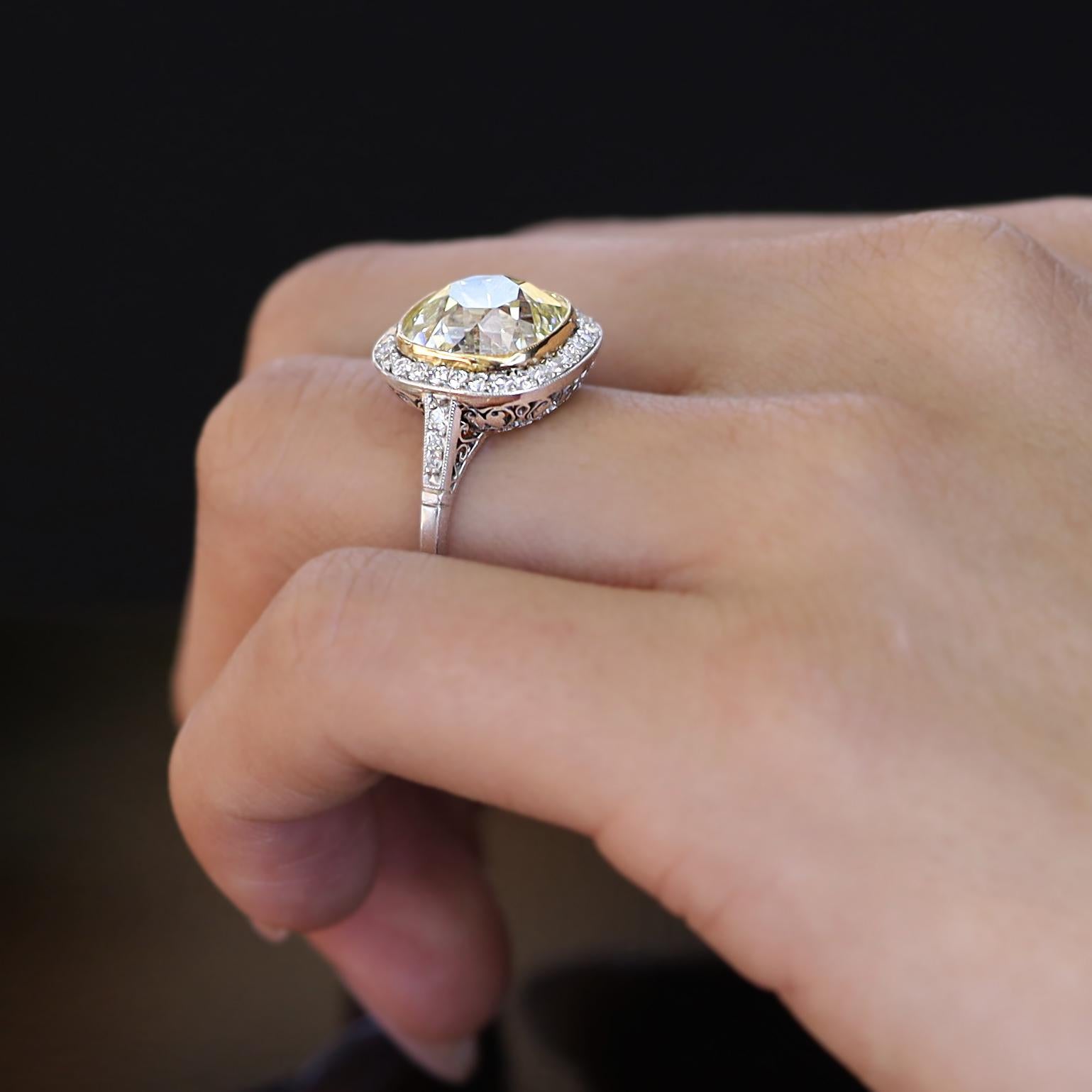 Art Déco Anello di fidanzamento Belrose con diamante antico taglio mine da 5,51 carati in vendita