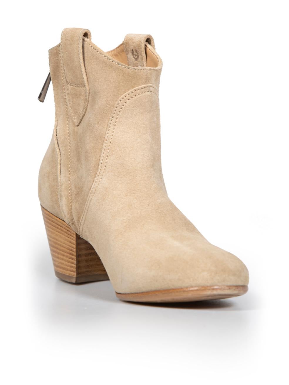 CONDITION is Very good. Minimal wear to boots is evident. Minimal wear to both boot heels and outsoles with indents and abrasions on this used Belstaff designer resale item. These boots com with original box and dust bag.
 
 
 Details
 Beige
 Suede
