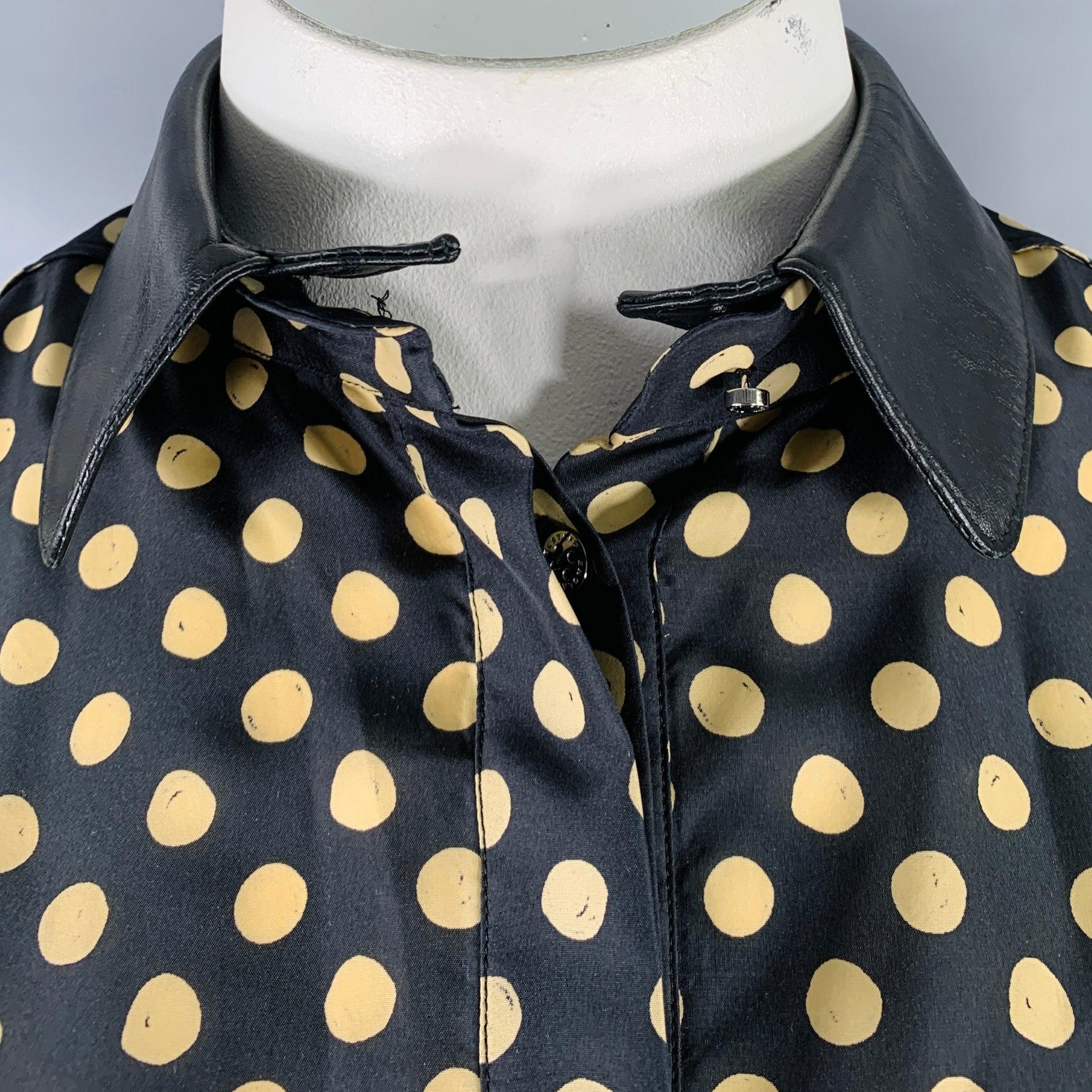BELSTAFF shirt
in a
black and khaki woven fabric featuring two mixed polka dot prints, detachable leather spread collar, and hidden button closure.Very Good Pre-Owned Condition. Minor signs of wear, fabric tags removed. 

Marked:   46