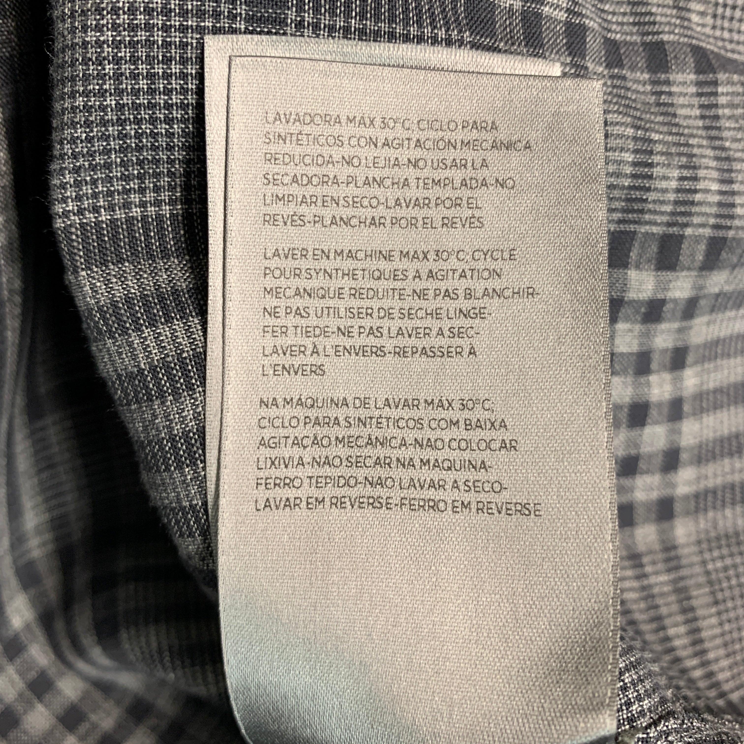 BELSTAFF, chemise à manches longues en lin et coton à carreaux gris et noirs boutonnée en vente 5