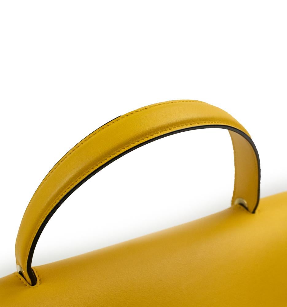 Belt in yellow leather 4