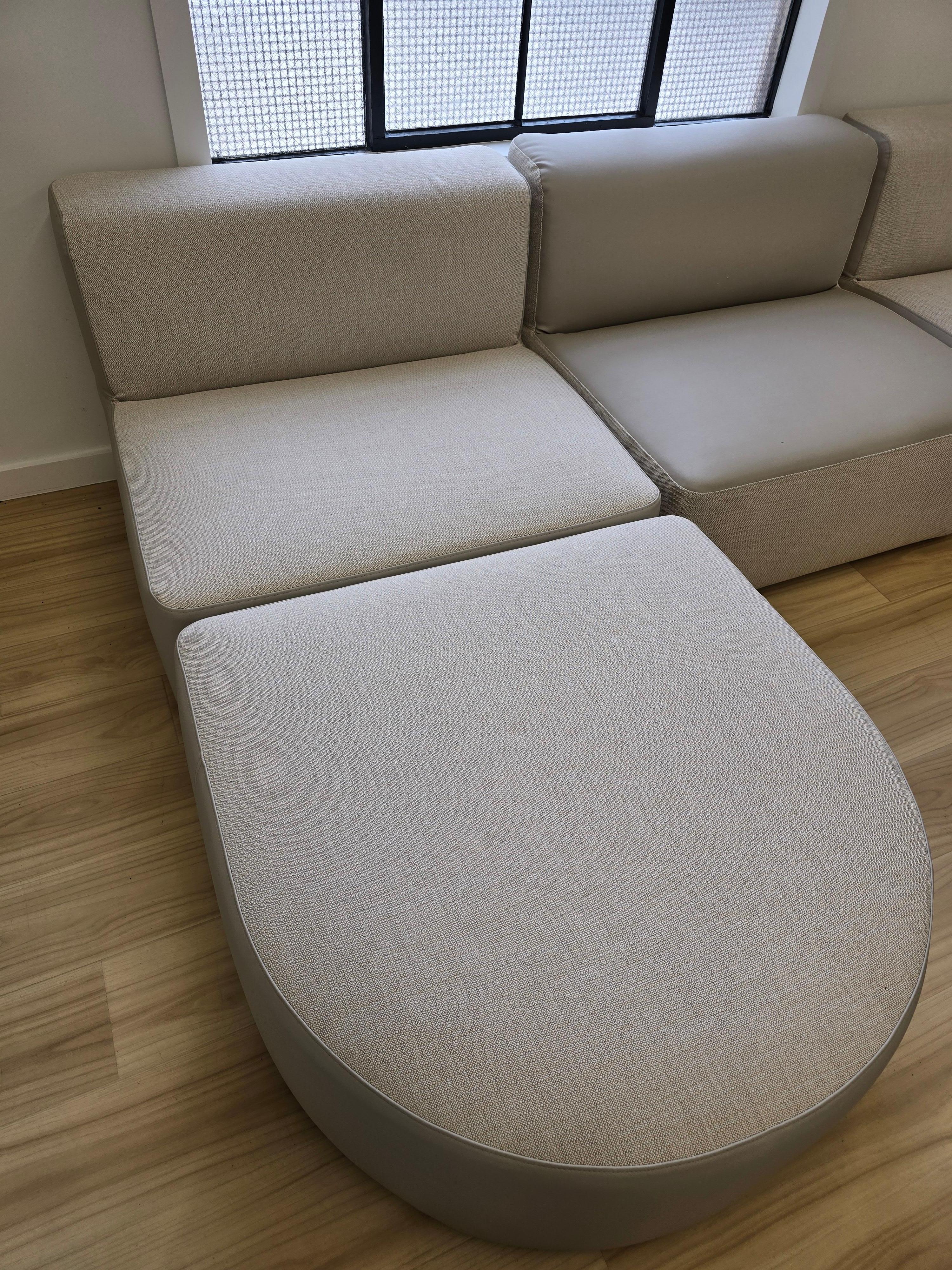 Belt Outdoor Modular Sofa *showroom sample In Good Condition For Sale In Carson, CA