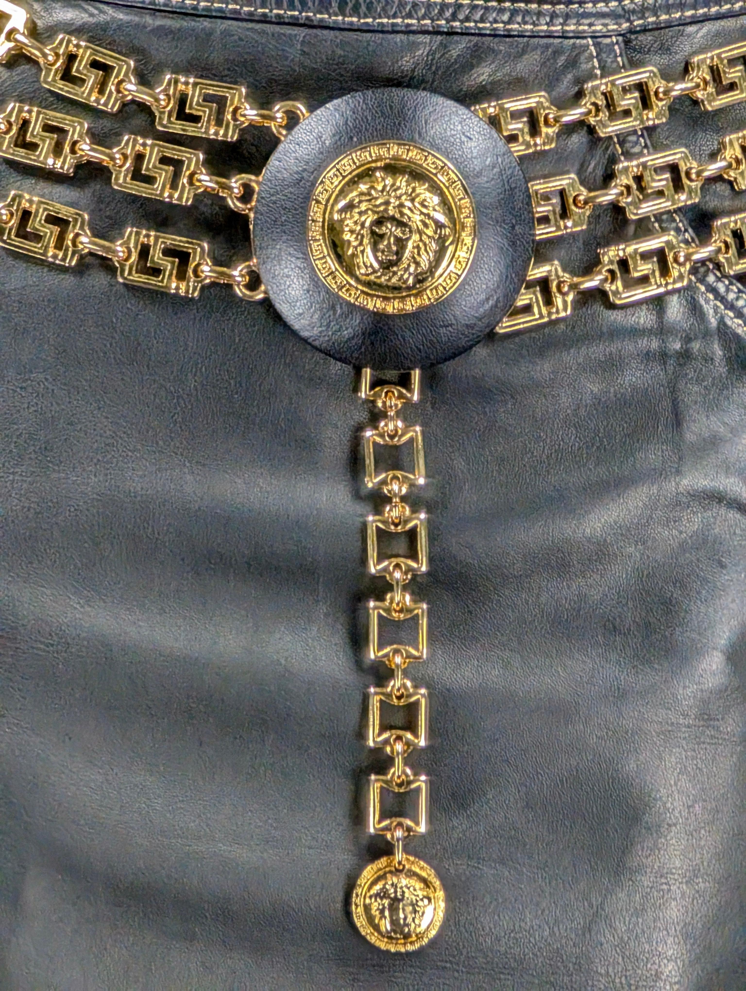 Women's GIANNI VERSACE Belt with triple golden greek chain and Medusa medallion For Sale