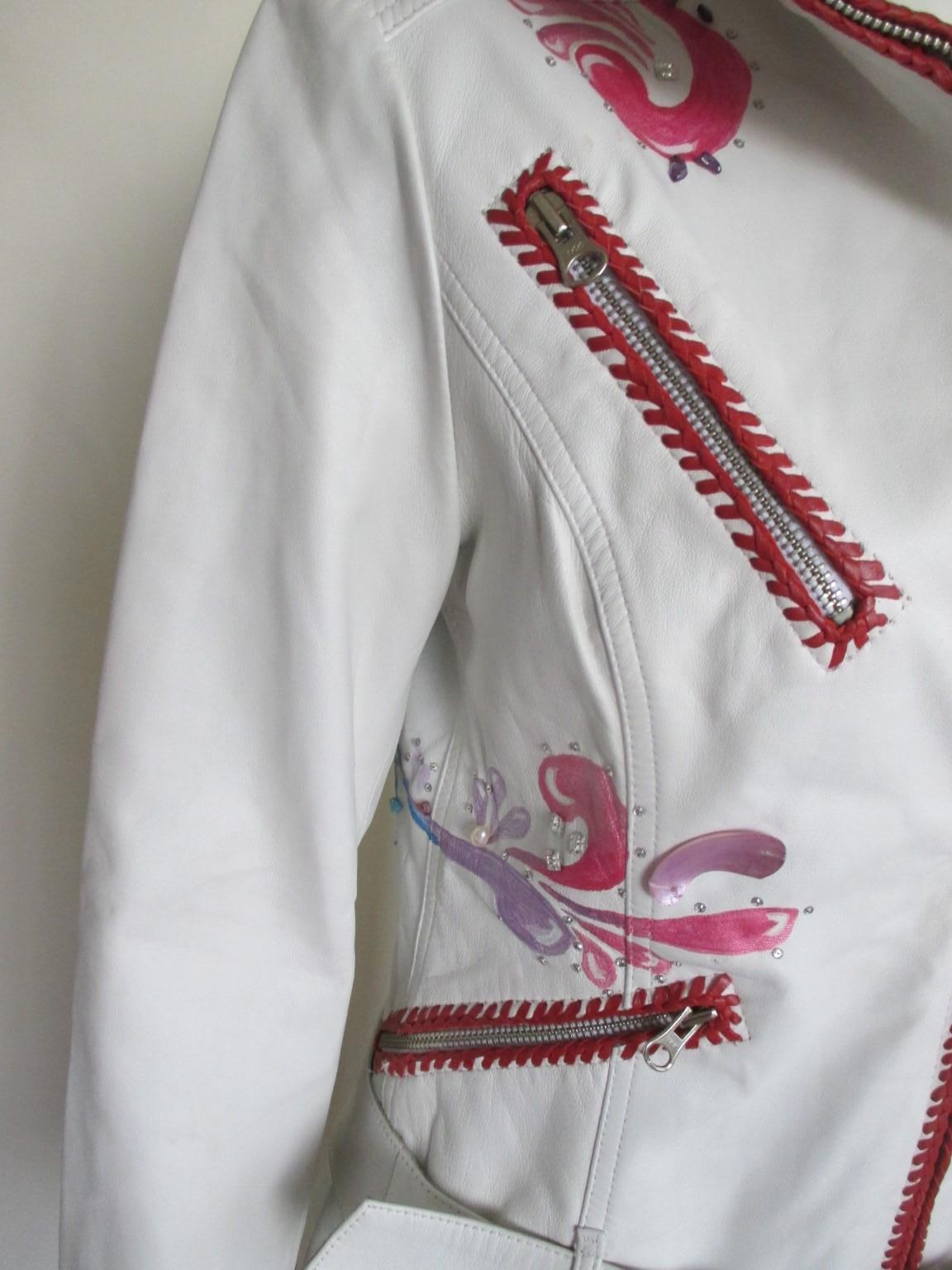 Belted White Leather Floral Jacket  In Good Condition For Sale In Amsterdam, NL
