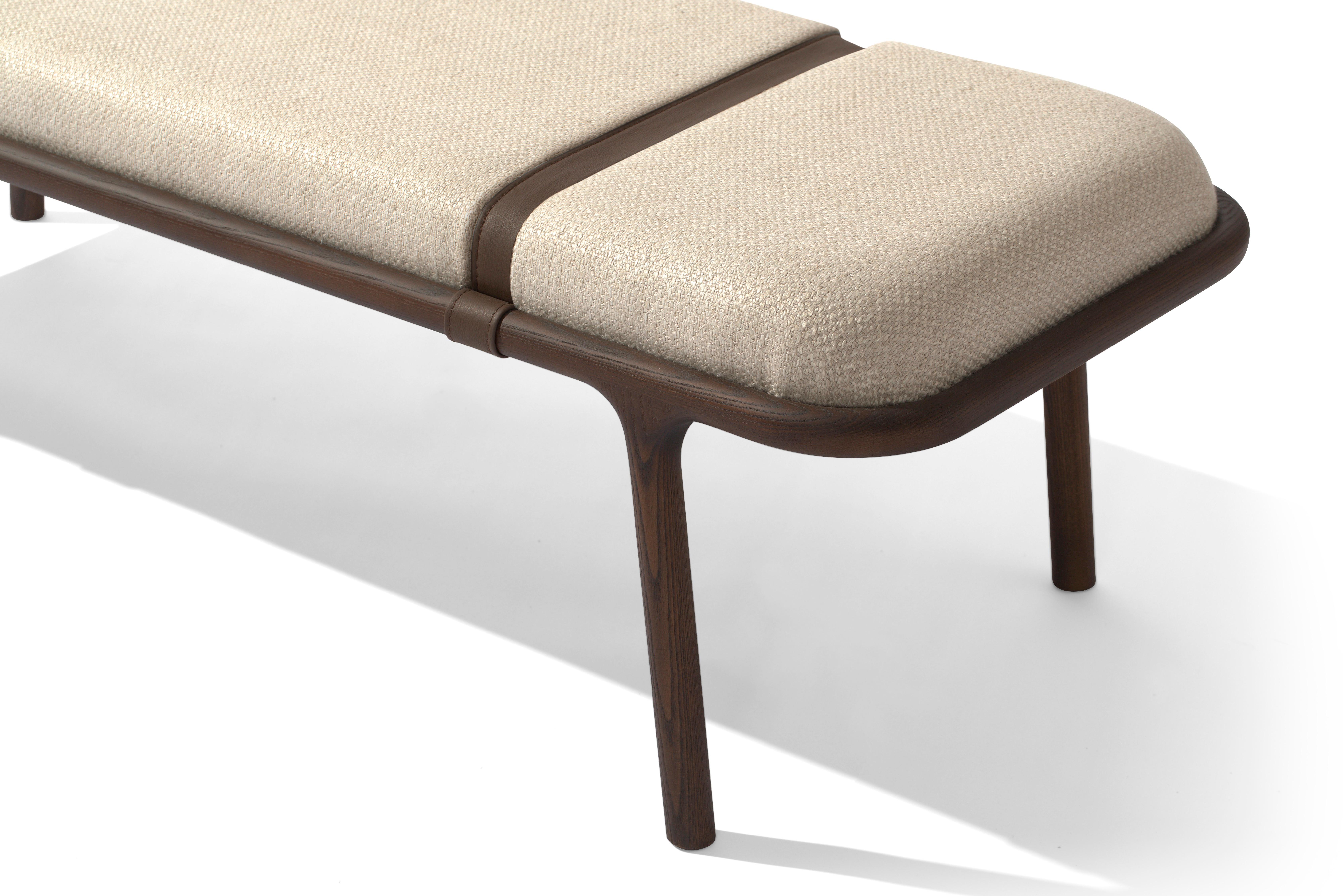 This bench is characterized by a massive wooden base, a soft padded seating and leather details that enhance the more contemporary and modern style of this new collection. Its sinuous lines give a touch of design to the environment.
Finishing cod.