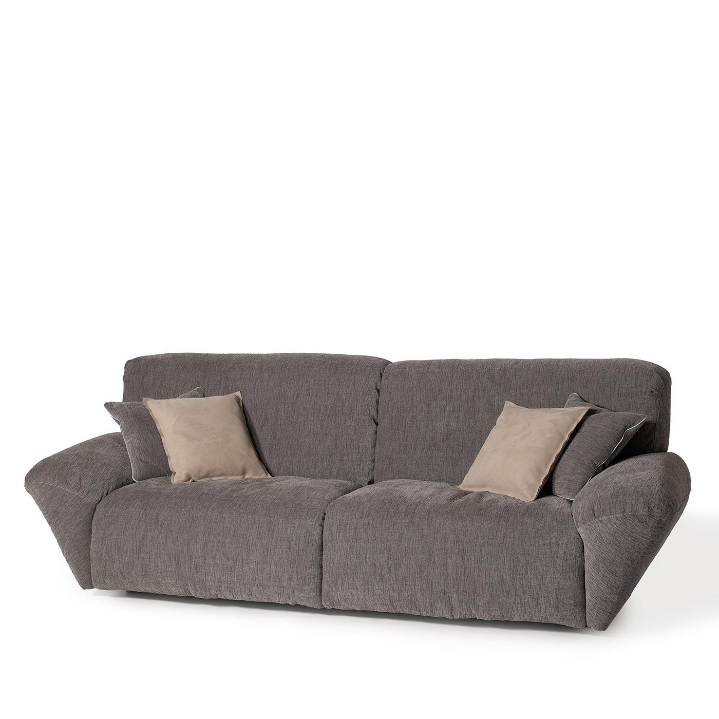 Beluga, from Tribeca Collection, is a modular sofa with generous lines and different softness in the various areas of the sofa itself. The seats, the backrest and the top of the armrest, are equipped with a natural feather duvet. The internal