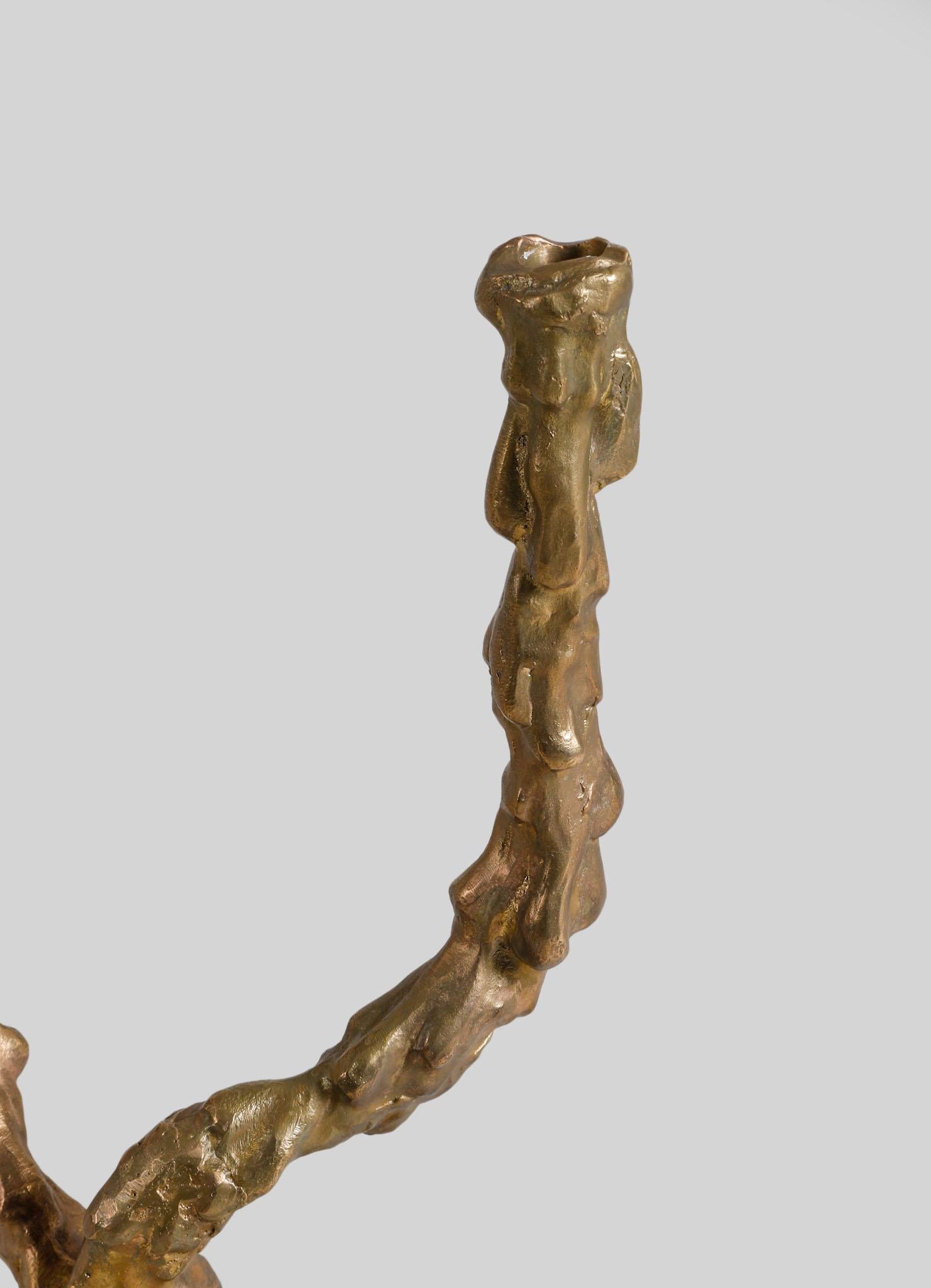 XXI secolo e contemporaneo Candelabro Belum in ottone, Viya di Vikram Goyal in vendita