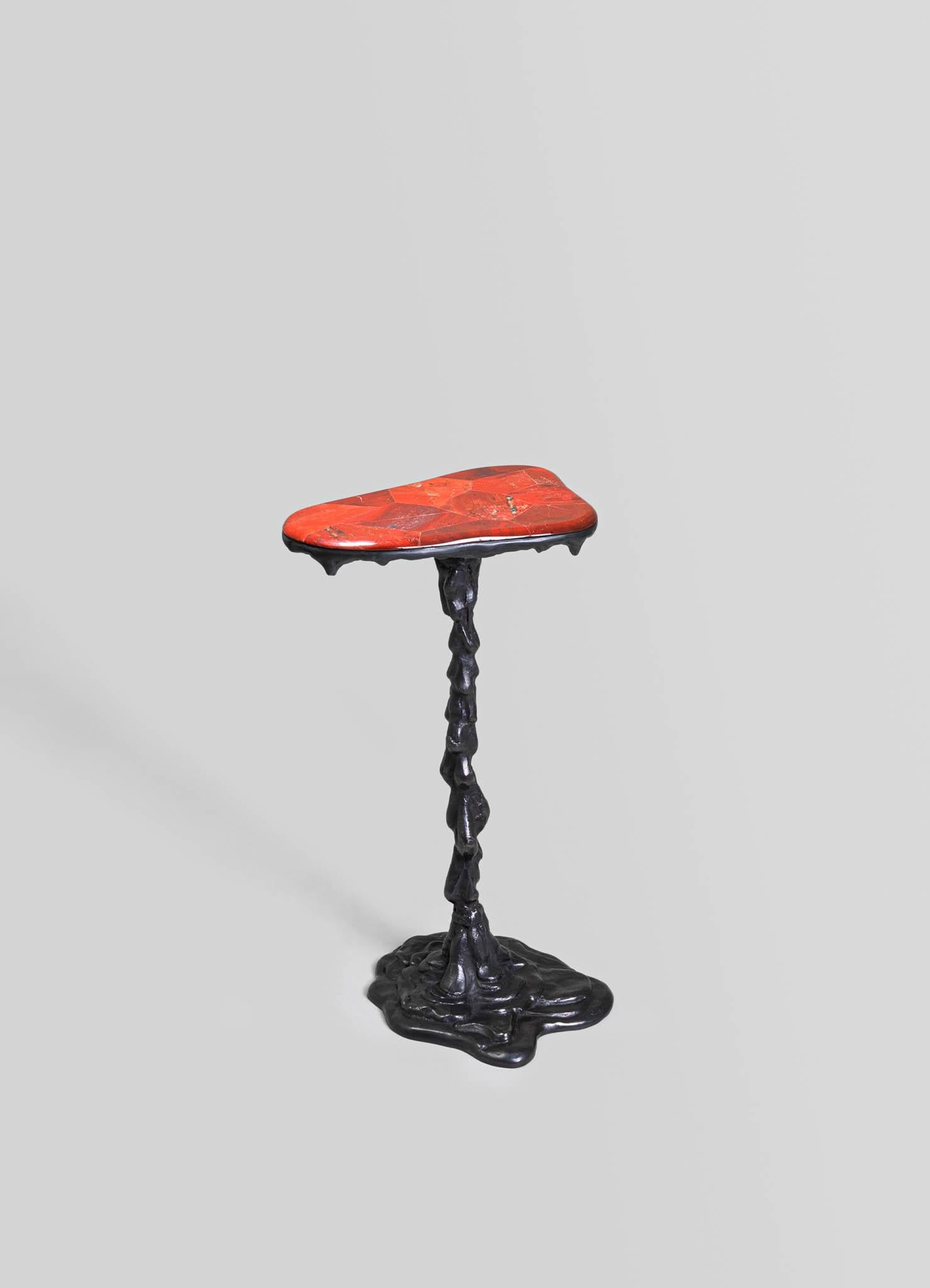 Indien Grande table d'appoint Belum en laiton avec pierre semi-précieuse Viya de Vikram Goyal en vente