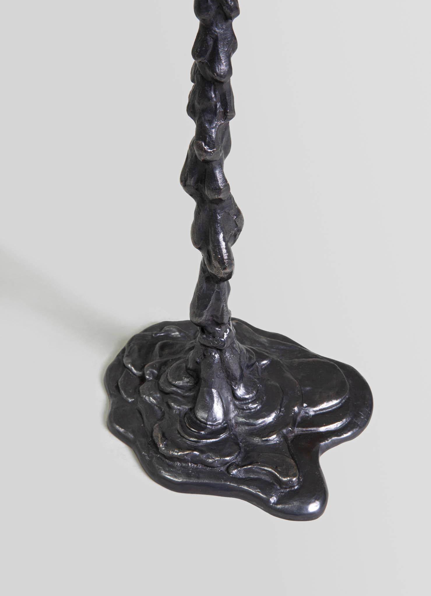 XXIe siècle et contemporain Grande table d'appoint Belum en laiton avec pierre semi-précieuse Viya de Vikram Goyal en vente