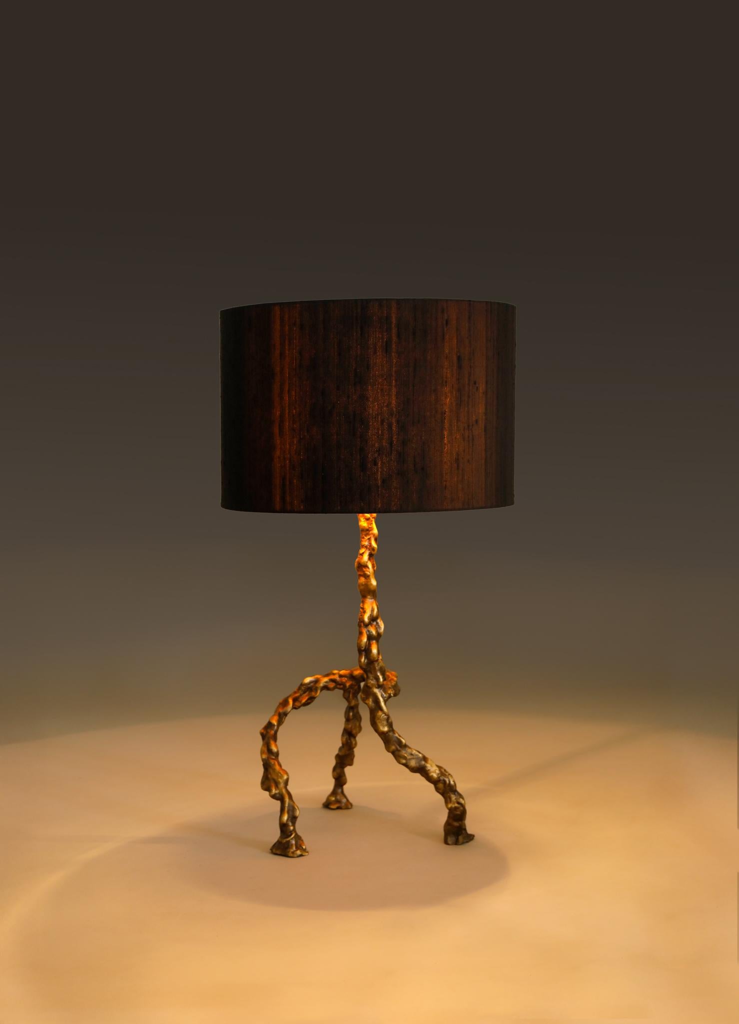 Lampe à poser Belum en laiton, Viya by Vikram Goyal Neuf - En vente à Noida, DL