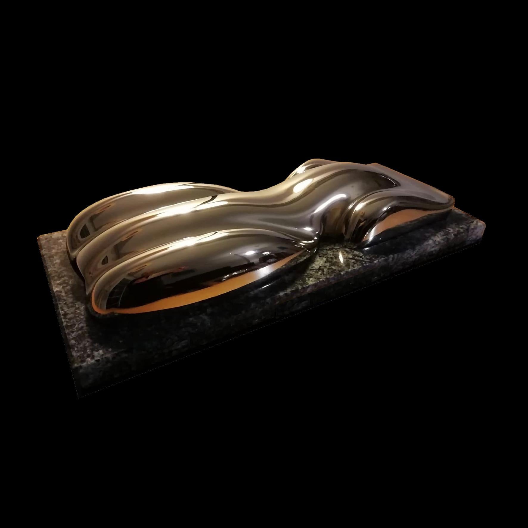 Carmel

A silvered plaster model of a racing car.
On a Cheyenne marble or rectangular wood base.

Belzoni finds inspiration in the legendary racing cars of the 1950s and the 1960s.
His elegant sculptures epitomize the spirit of a glorious