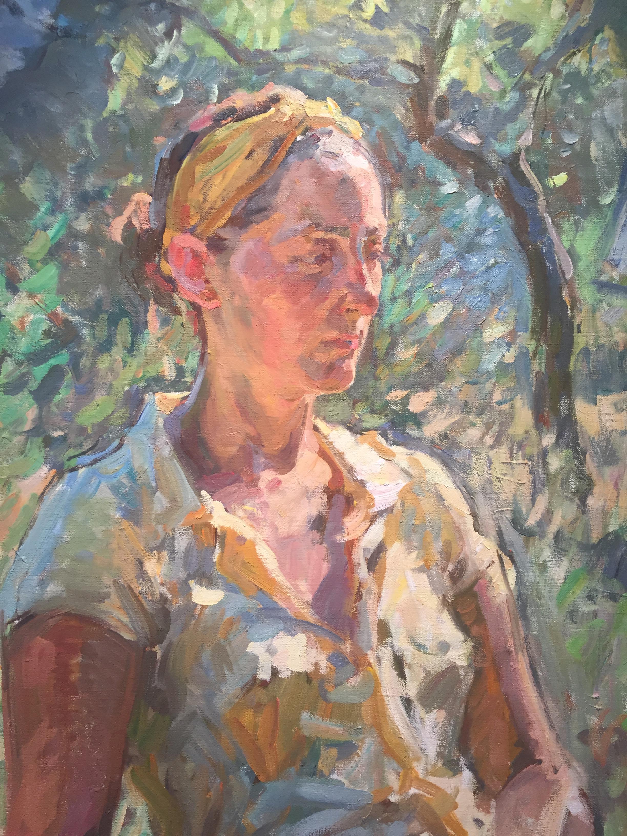 „Amy Outside“ 2018 – Ölgemälde, Porträt einer Frau im Freien in sonnigen gelben Farbtönen im Angebot 1