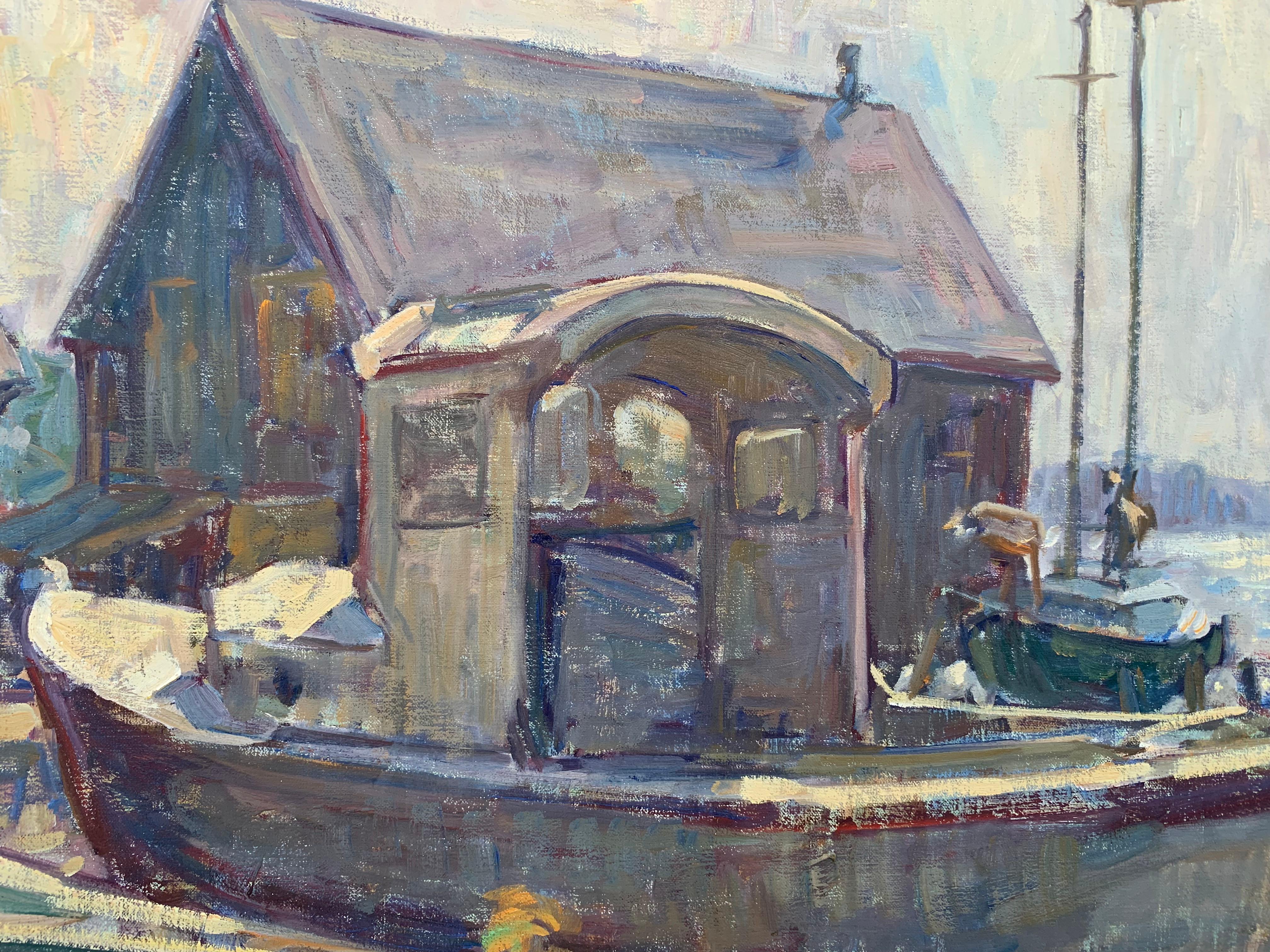 „Boat Yard, Lifting Fog“, Ölgemälde, amerikanischer Realismus, alte Boote in einem Hafen (Braun), Landscape Painting, von Ben Fenske