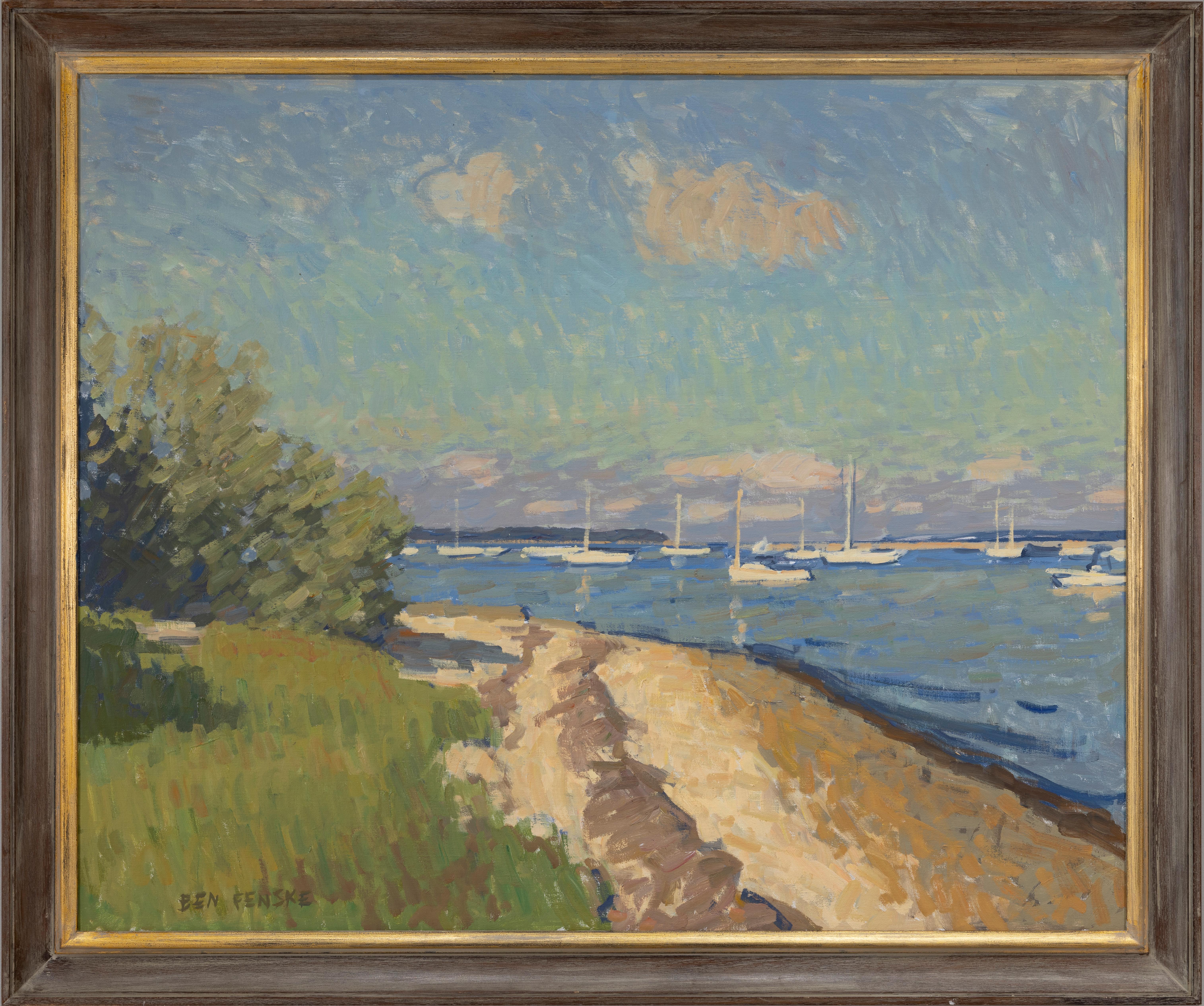 „Boats Moored at Secret Beach“ 2023, impressionistische Pleinair-Landschaft in New York City (Amerikanischer Impressionismus), Art, von Ben Fenske