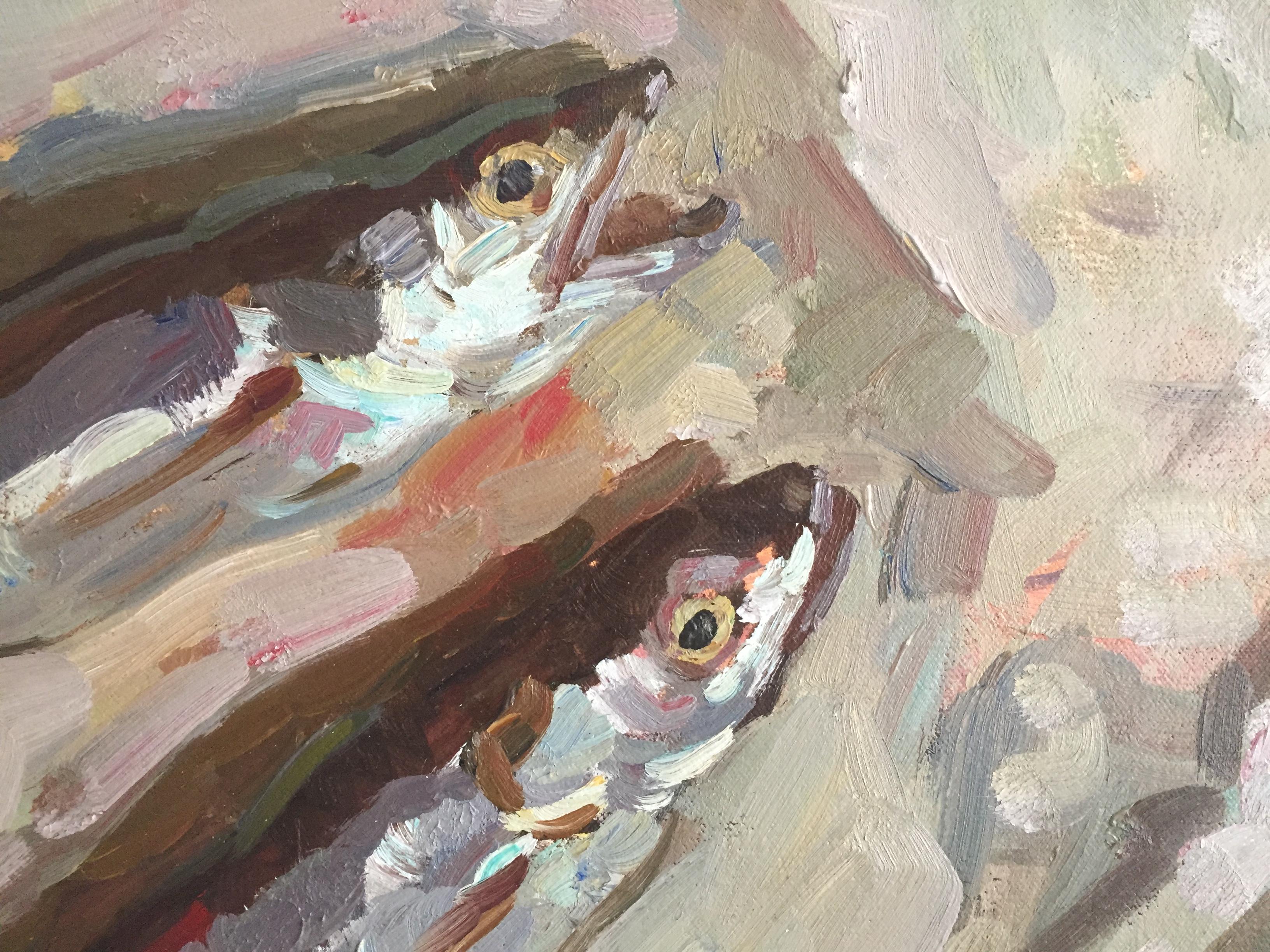 Une peinture à l'huile sur toile représentant deux poissons, déballés sur une table rustique.

Ben Fenske (né en 1978), bien que natif du Minnesota, travaille et vit depuis 7 ans à Sag Harbor (New York) et à Florence (Italie).   Peintre à l'huile