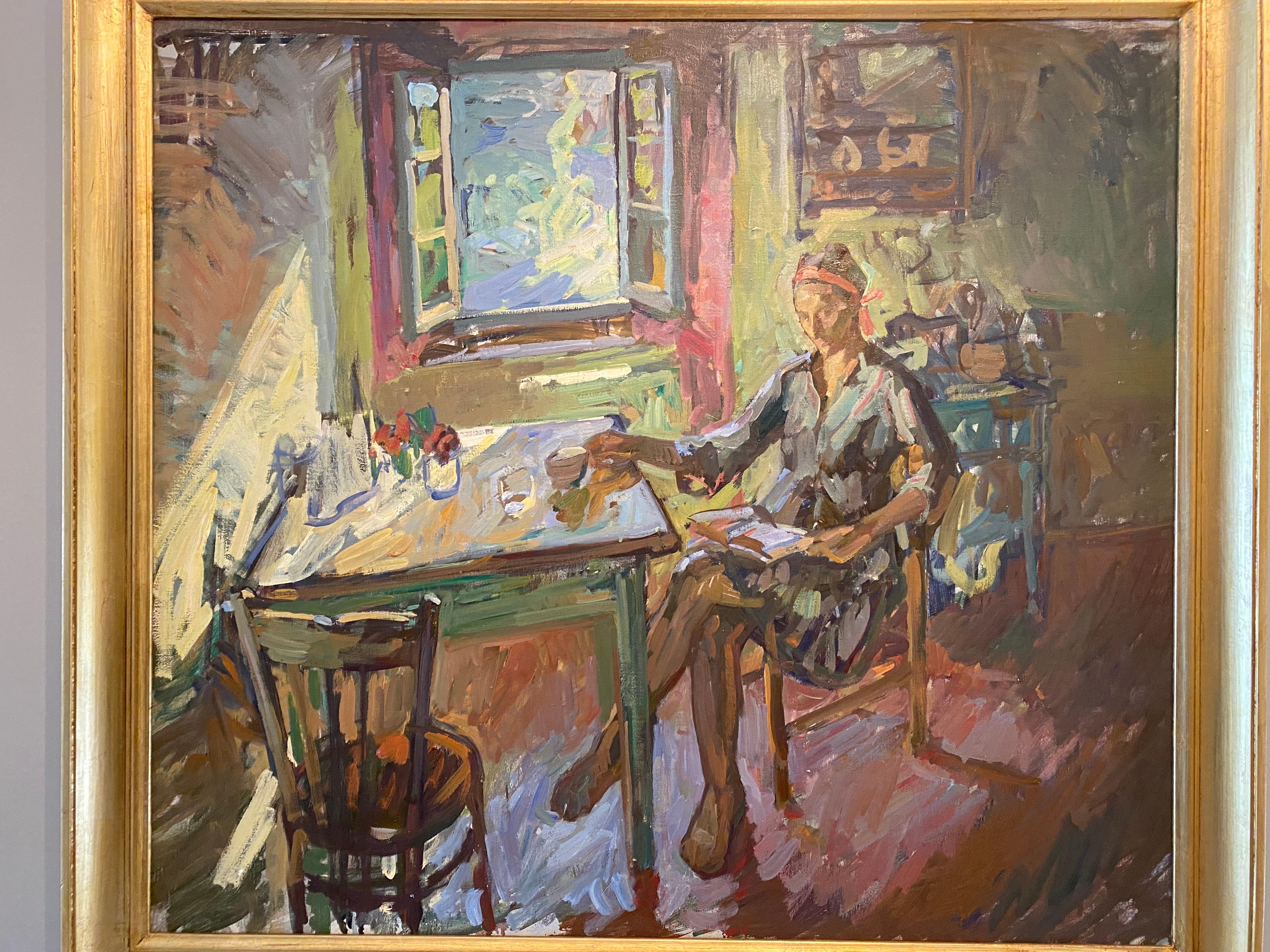 « Tea, Reading », composition impressionniste représentant une femme à la table de cuisine, Toscane - Gris Interior Painting par Ben Fenske
