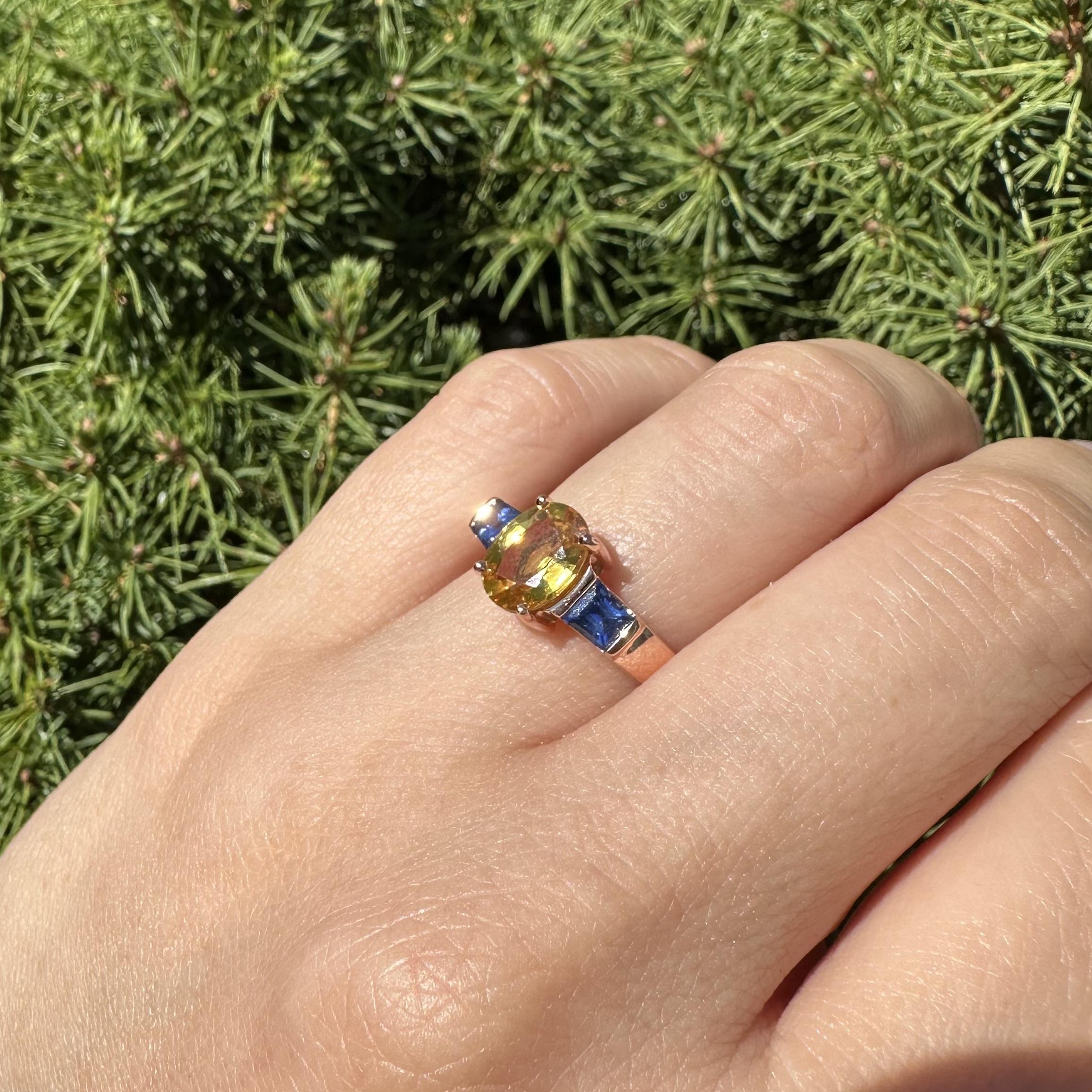 Anello classico in oro Ben Rose 14k con zaffiro giallo ovale e blu personalizzato da 2,45 ctw in vendita 7