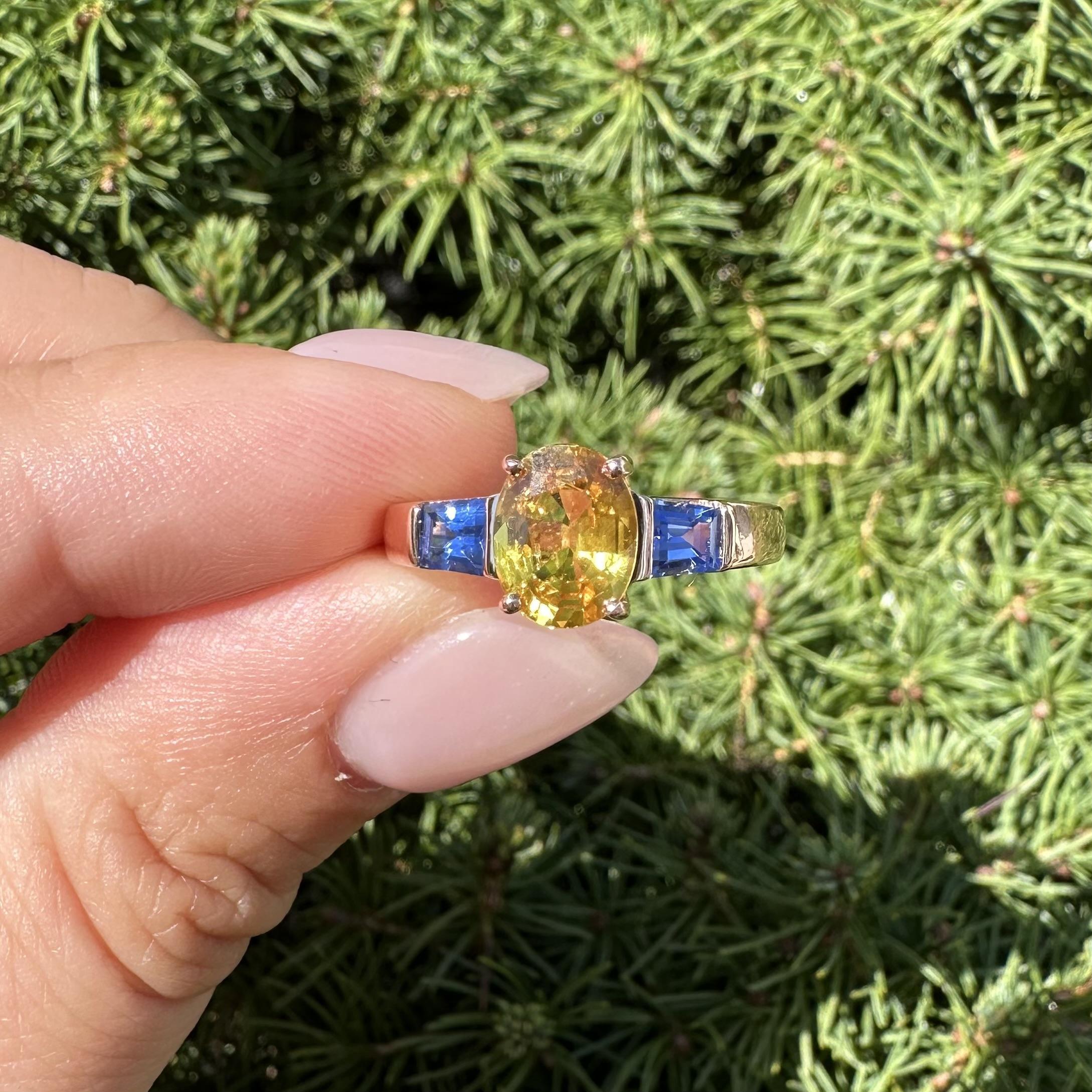 Anello classico in oro Ben Rose 14k con zaffiro giallo ovale e blu personalizzato da 2,45 ctw in vendita 8