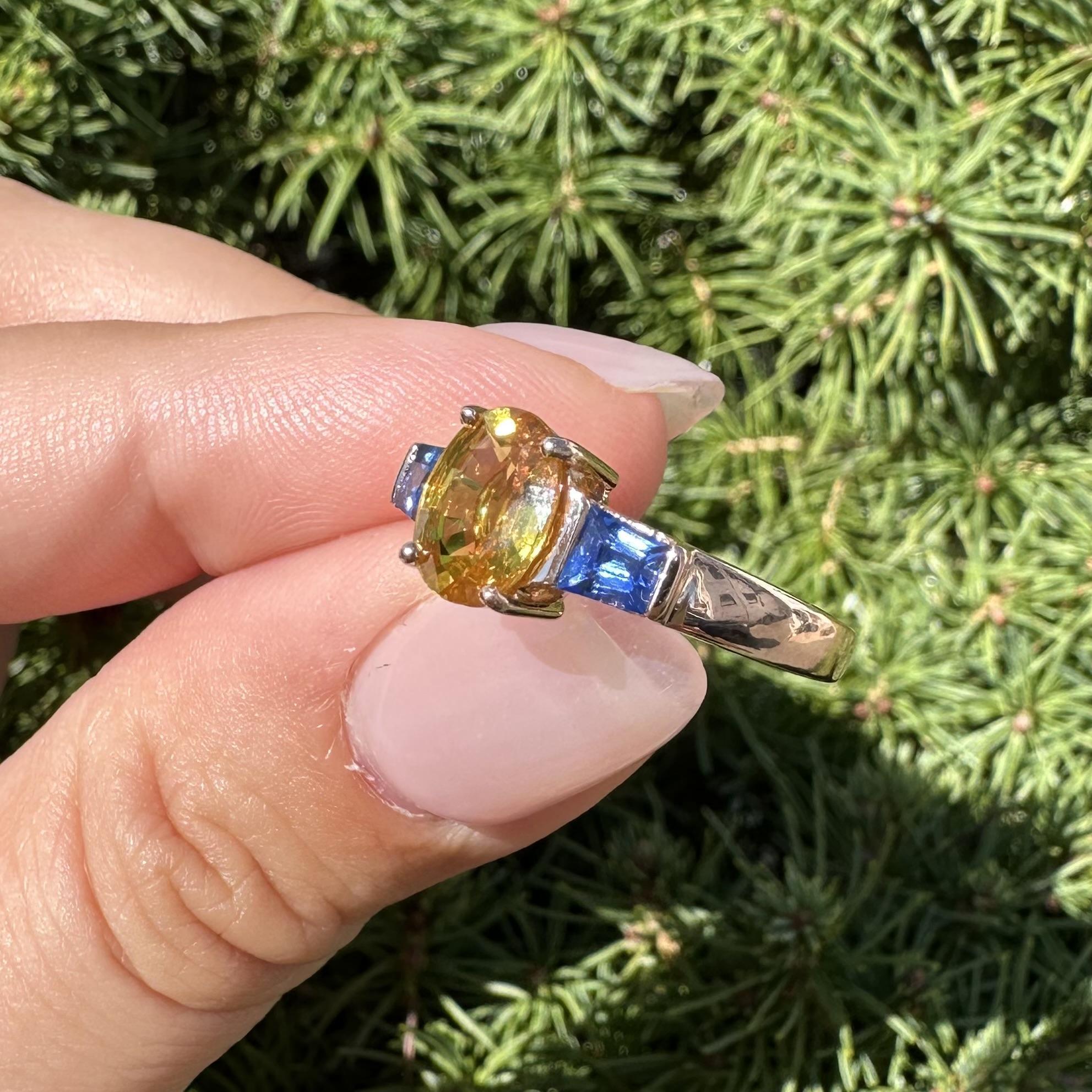 Anello classico in oro Ben Rose 14k con zaffiro giallo ovale e blu personalizzato da 2,45 ctw in vendita 9