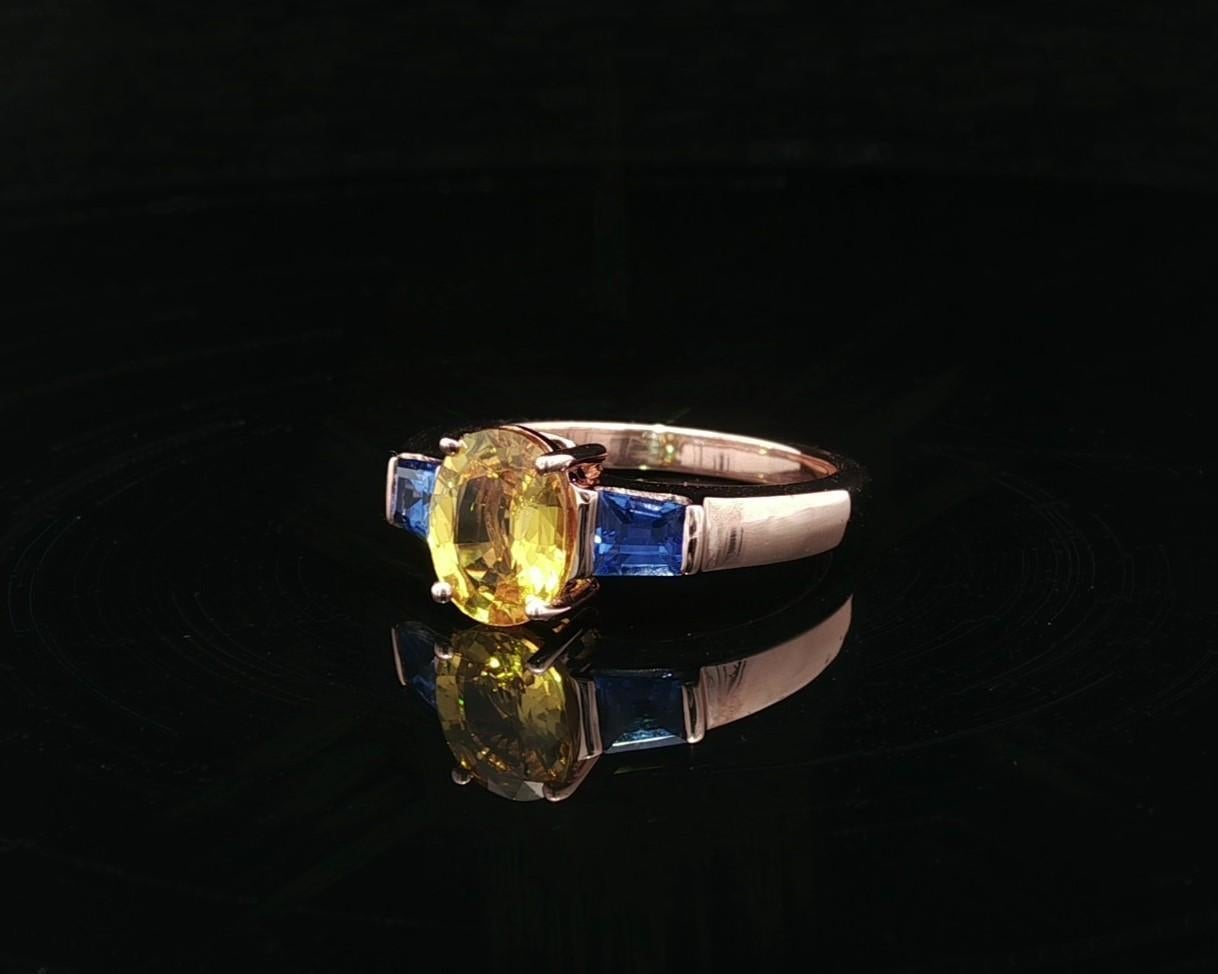 Anello classico in oro Ben Rose 14k con zaffiro giallo ovale e blu personalizzato da 2,45 ctw In condizioni ottime in vendita a Montclair, NJ