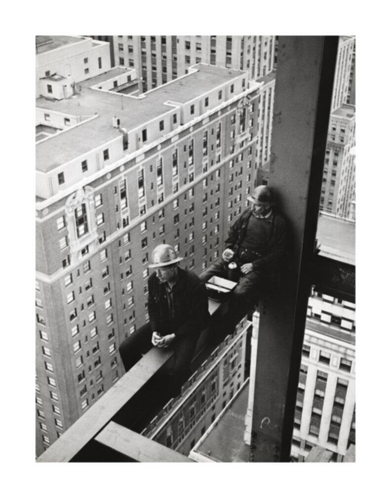 Black and White Photograph de Ben McCall - Trabajadores de la construcción en NYC