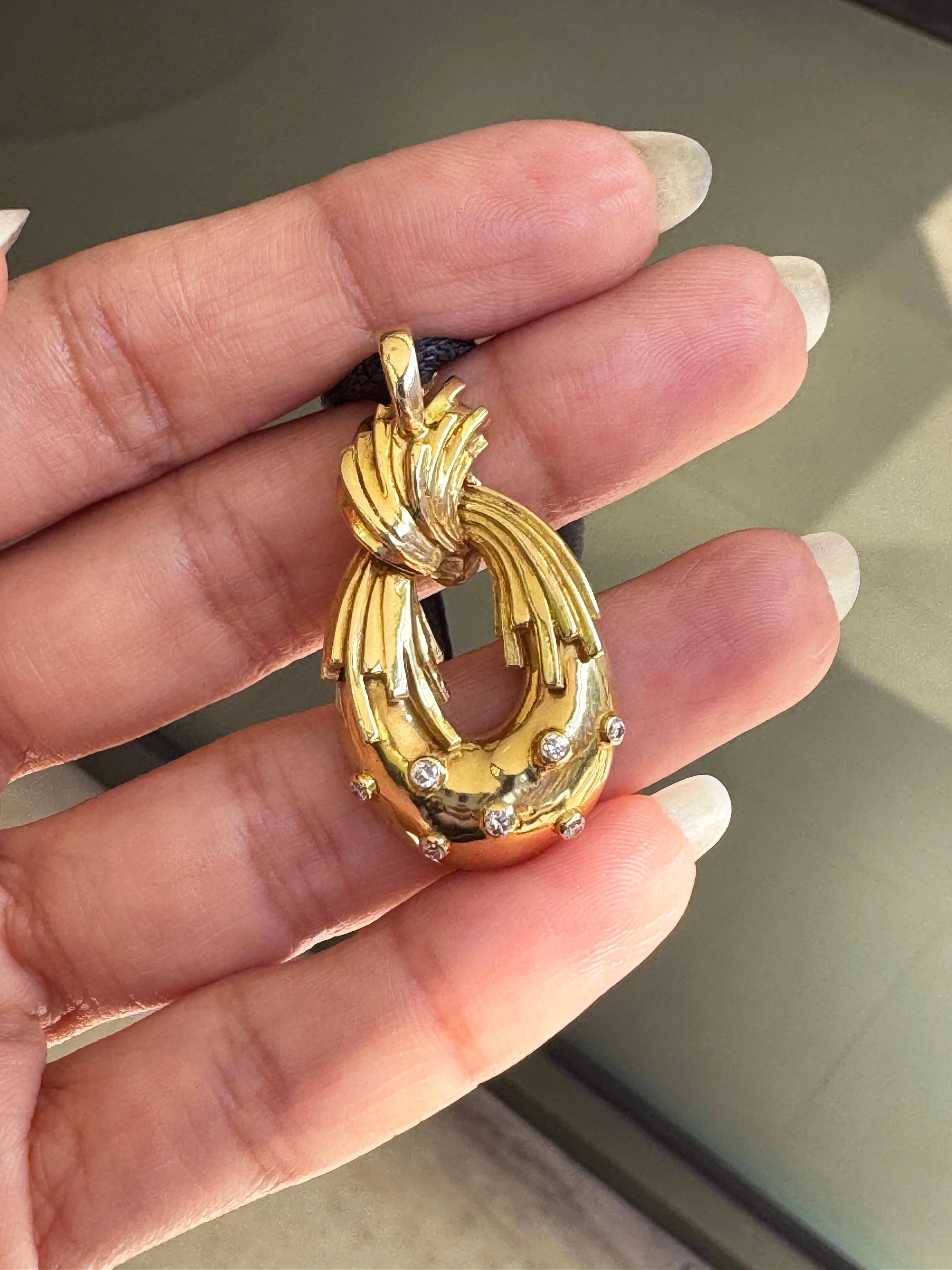 Colgante ovalado estilizado de diamantes y oro amarillo de 18 quilates Ben Rosenfeld en Bueno estado para la venta en London, GB
