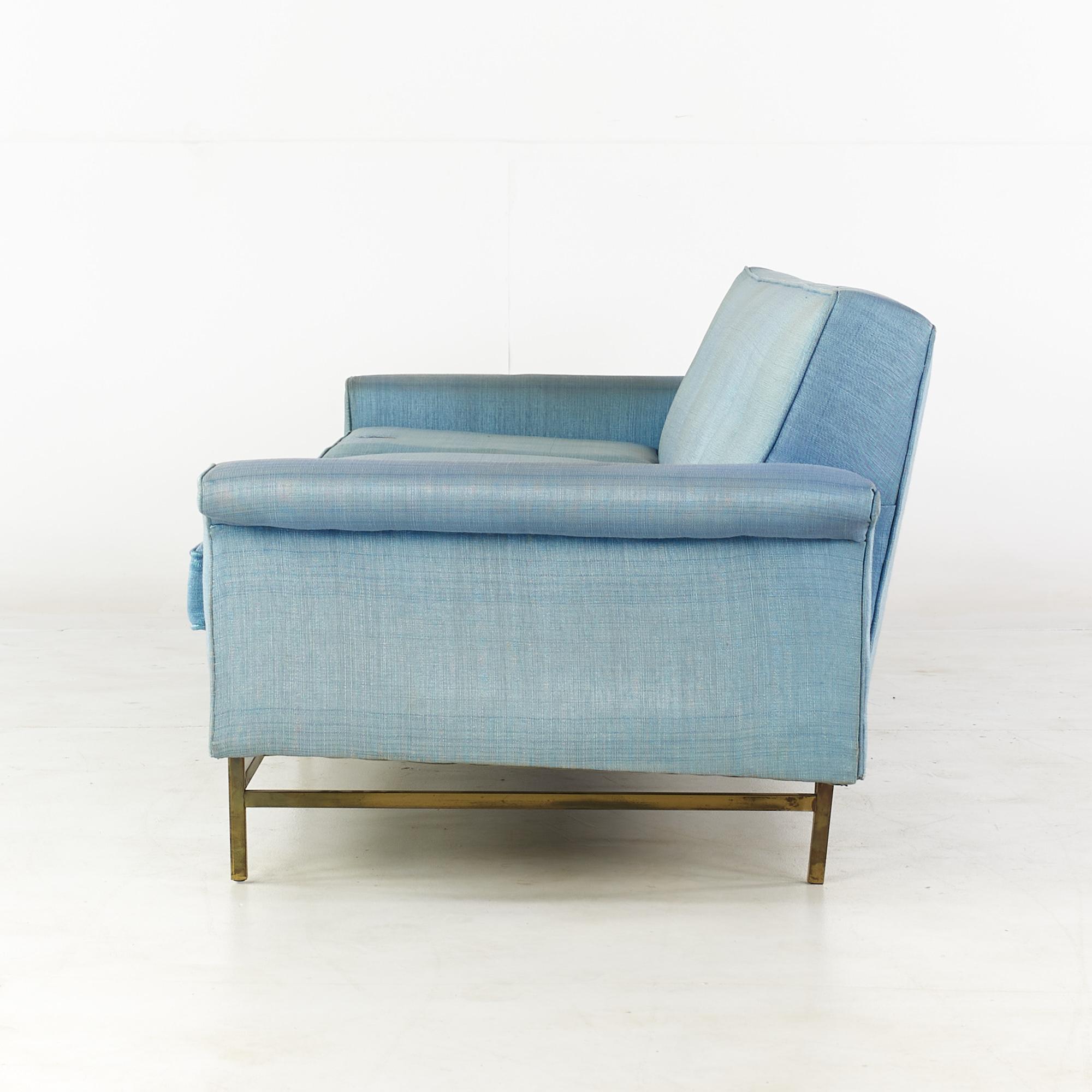Ben Seibel pour Stand Built Furniture Canapé à base en laiton du milieu du siècle dernier Bon état - En vente à Countryside, IL