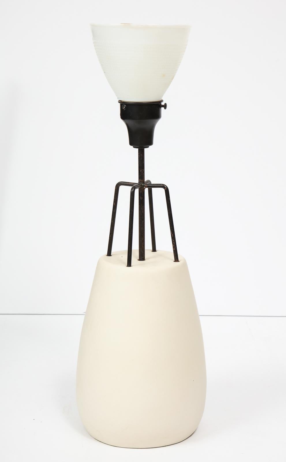Ceramic and wrought iron table lamp designed by Ben Seibel for Raymor. A rare 1950s production by this under-appreciated designer. Height to the top of the glass diffuser is 25