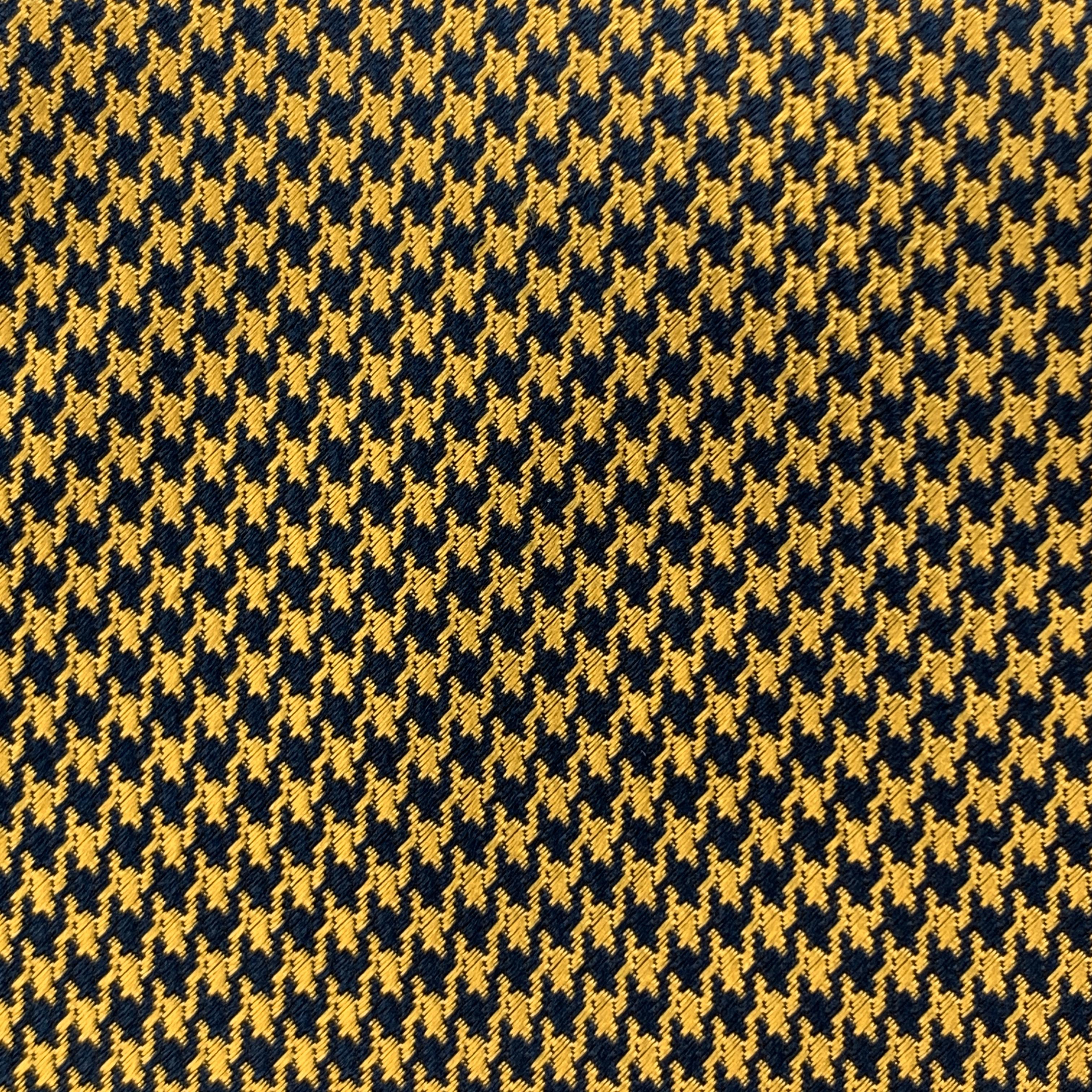 BEN SILVER necktie comes in golden yellow silk with all over navy houndstooth print. Hand made.

Excellent Pre-Owned Condition.

Width: 3.5 in.