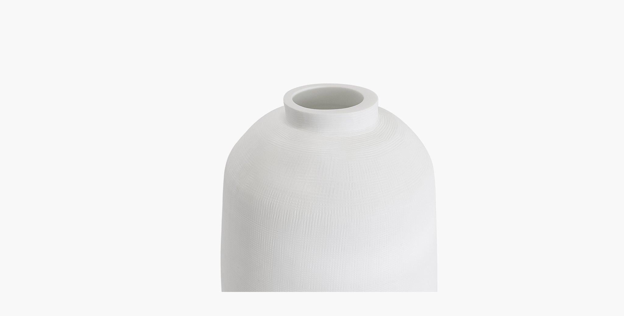 Ben Soleimani Tarro Handblown Vase in Opaque White - Medium In Excellent Condition For Sale In West Hollywood, CA